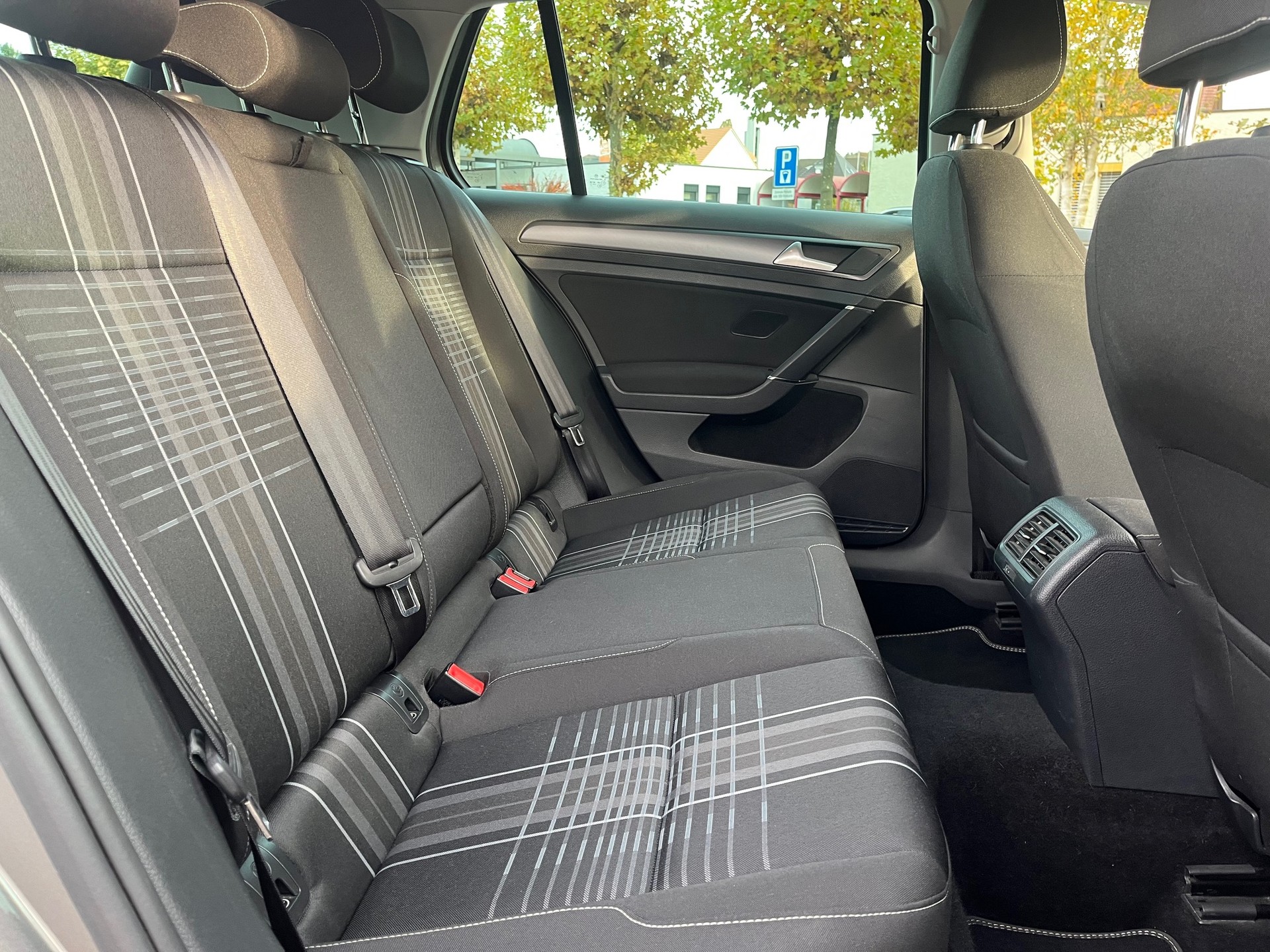 VW Golf 1.4 TSI Lounge-image-8