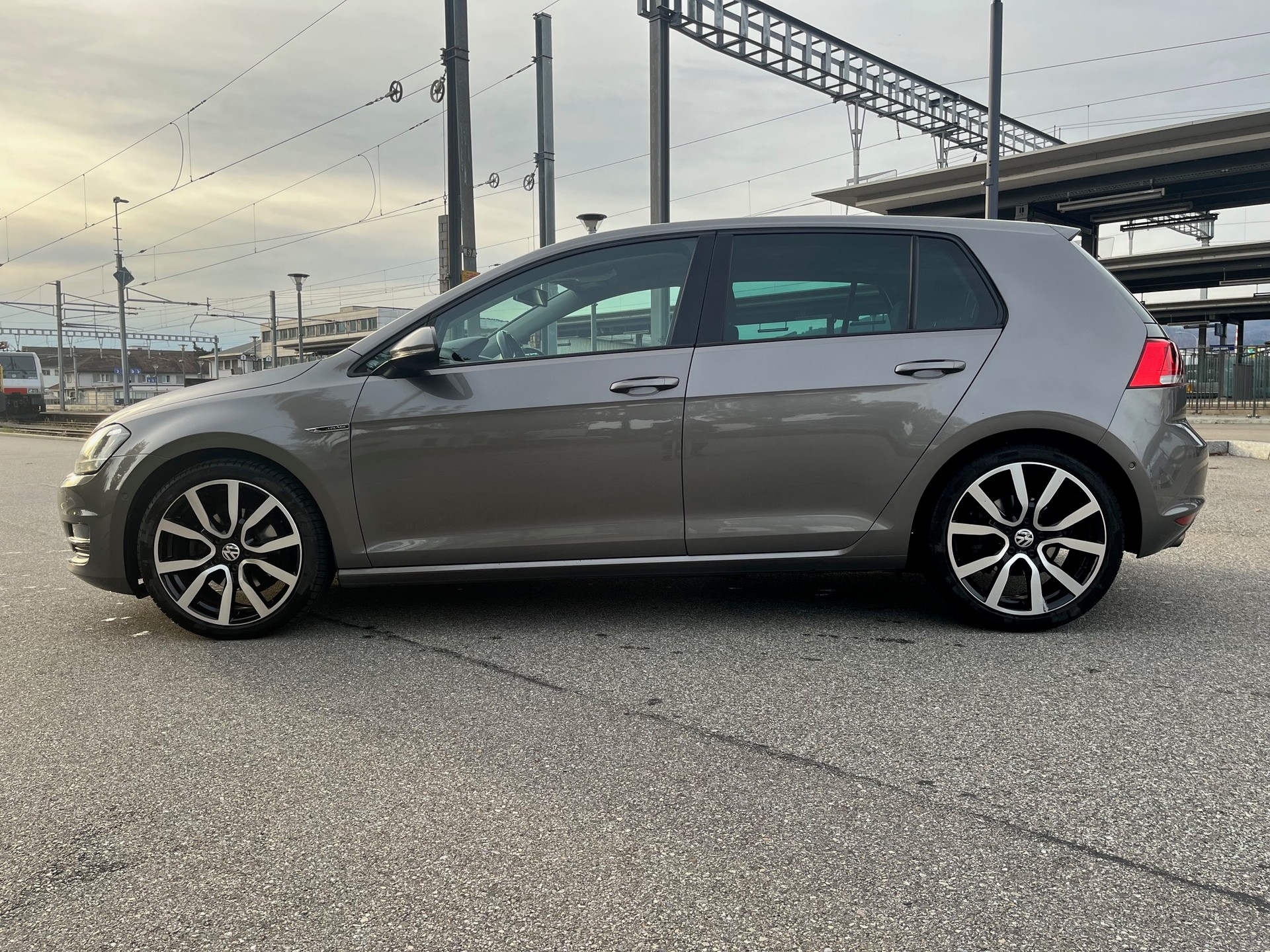VW Golf 1.4 TSI Lounge-image-4