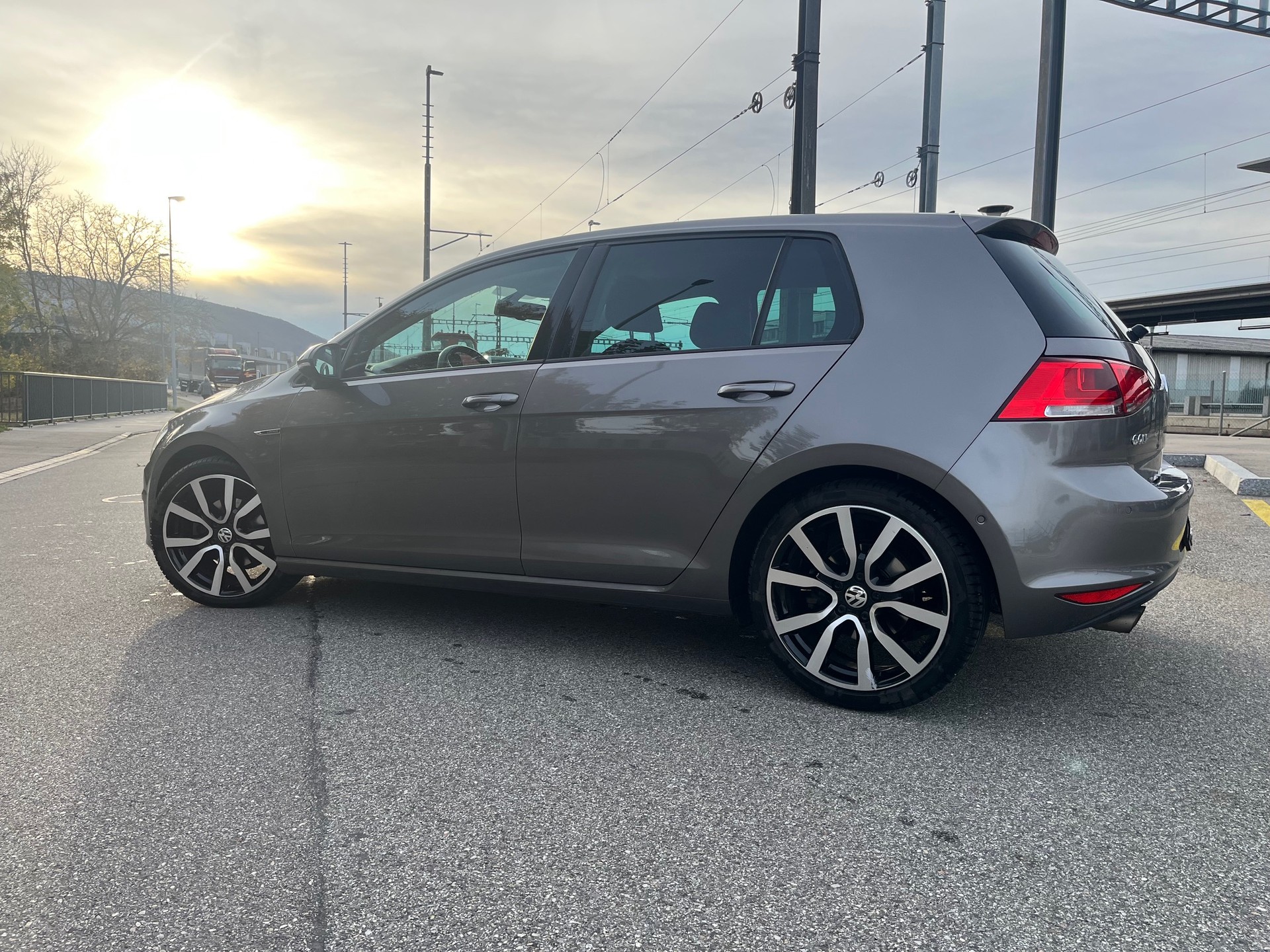 VW Golf 1.4 TSI Lounge-image-2