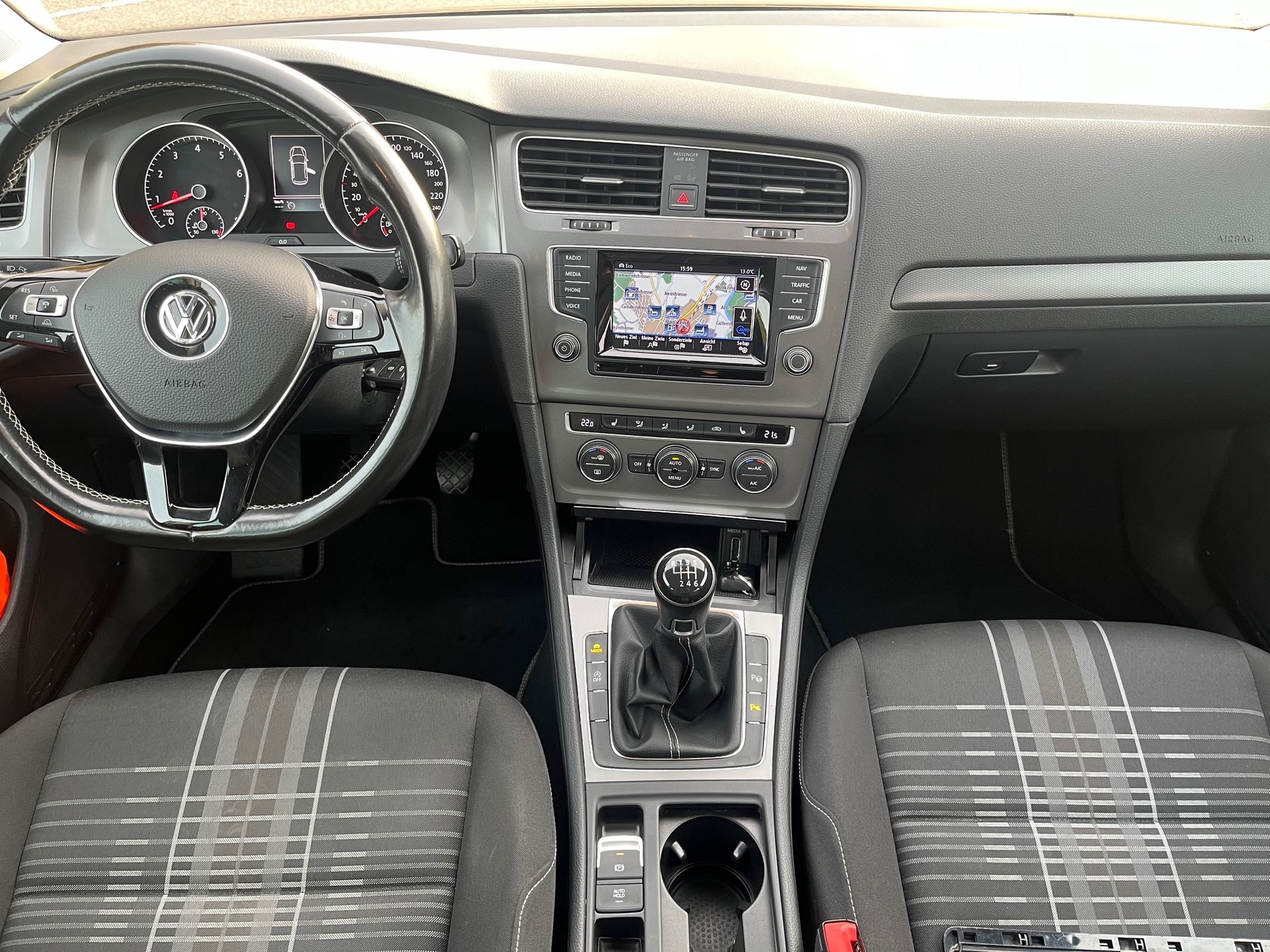 VW Golf 1.4 TSI Lounge-image-9