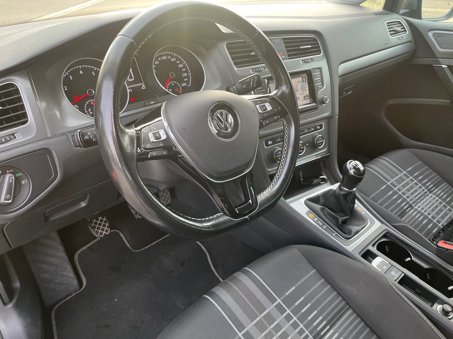 VW Golf 1.4 TSI Lounge-image-10