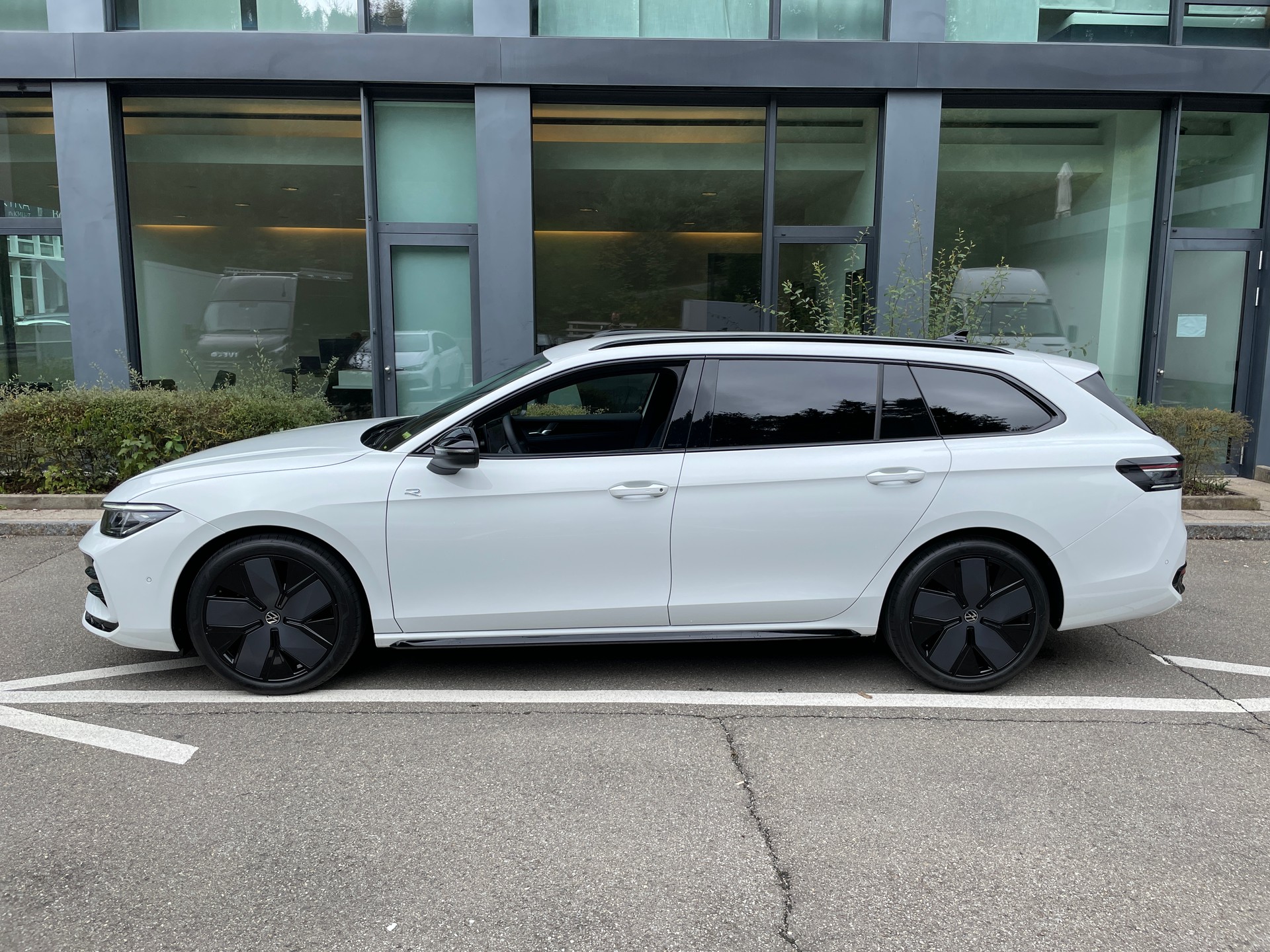 VW Passat Variant 1.5 eTSI evo R-Line DSG-showroom-element-1