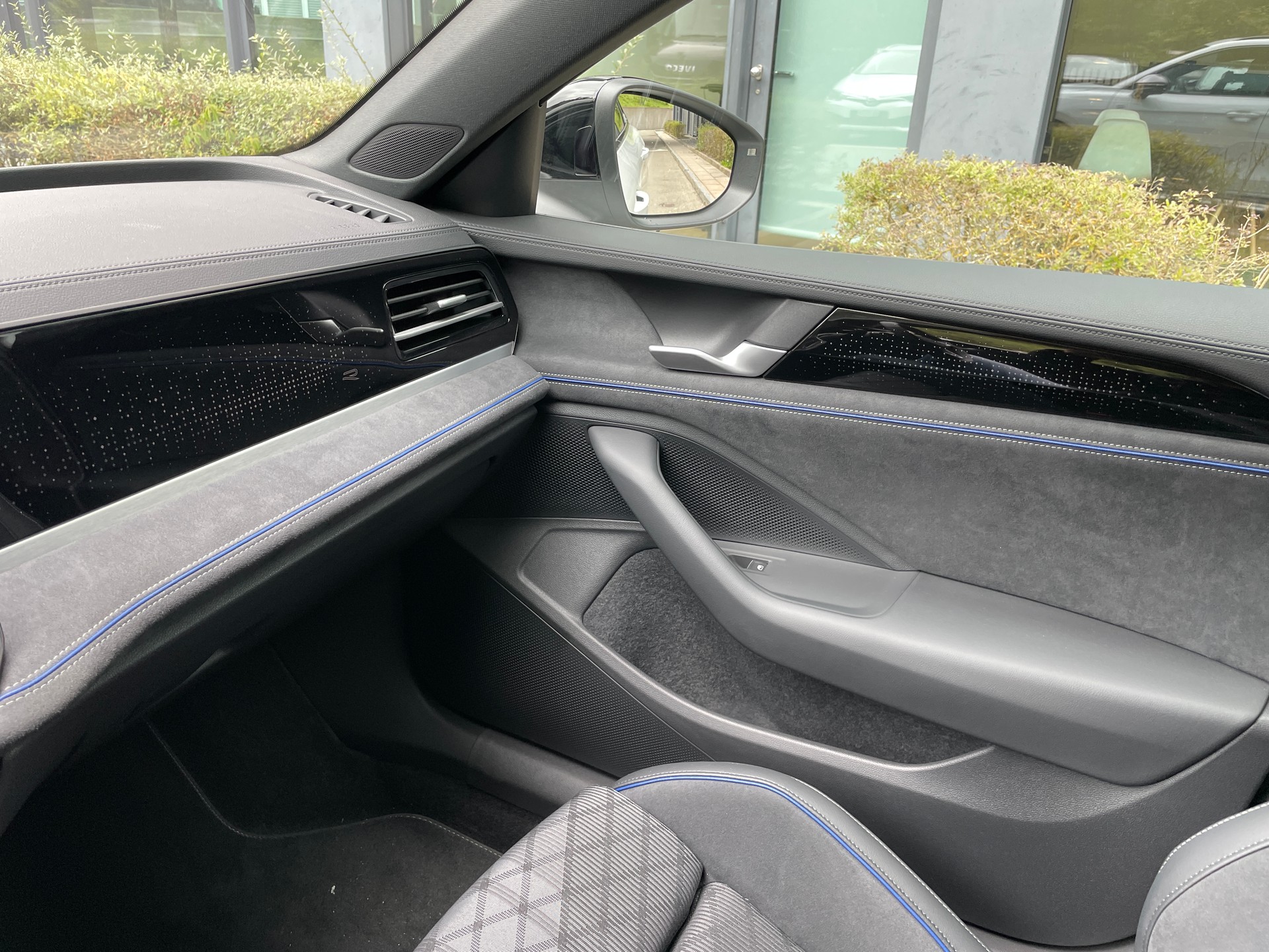 VW Passat Variant 1.5 eTSI evo R-Line DSG-image-23
