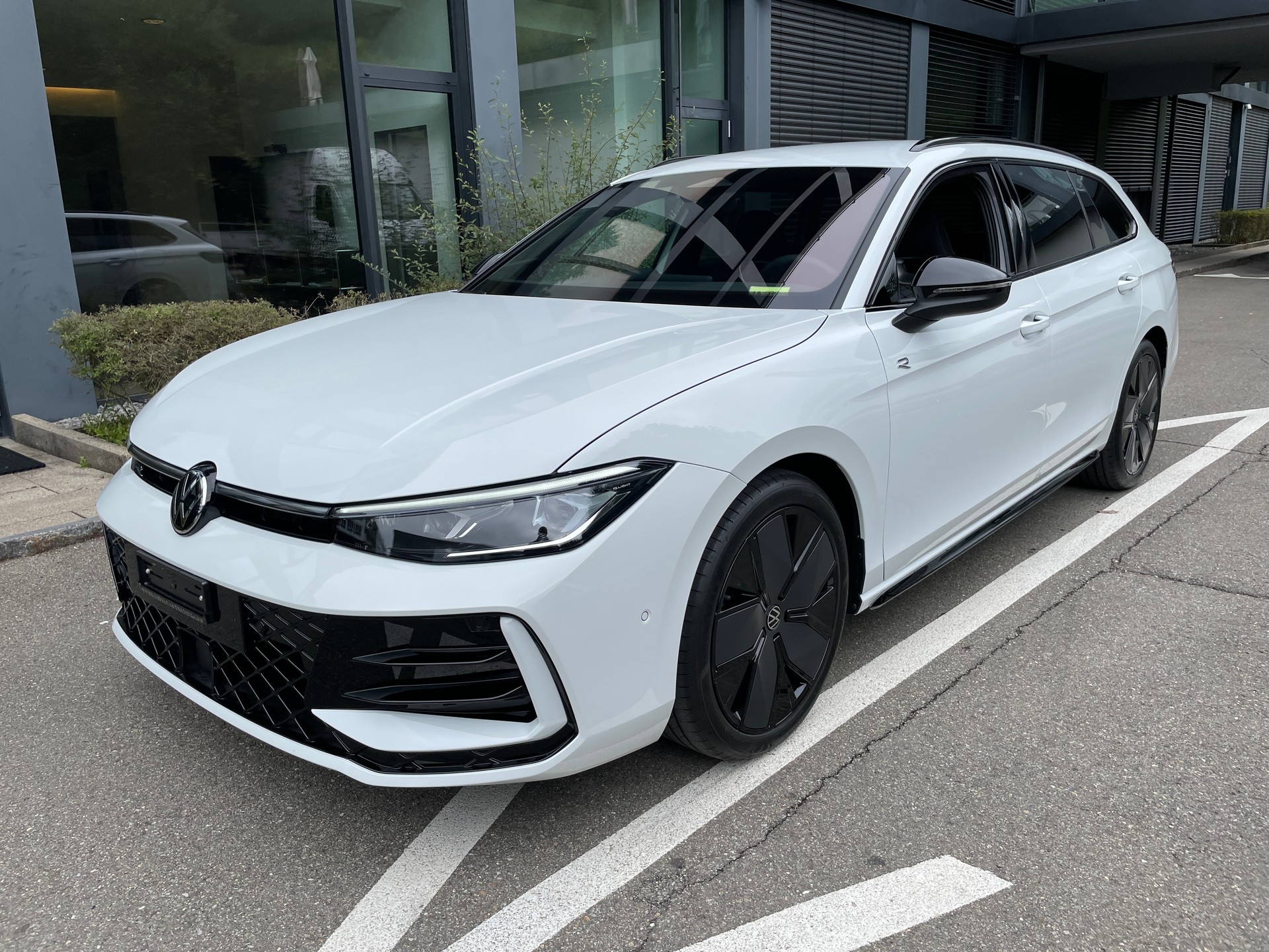 VW Passat Variant 1.5 eTSI evo R-Line DSG