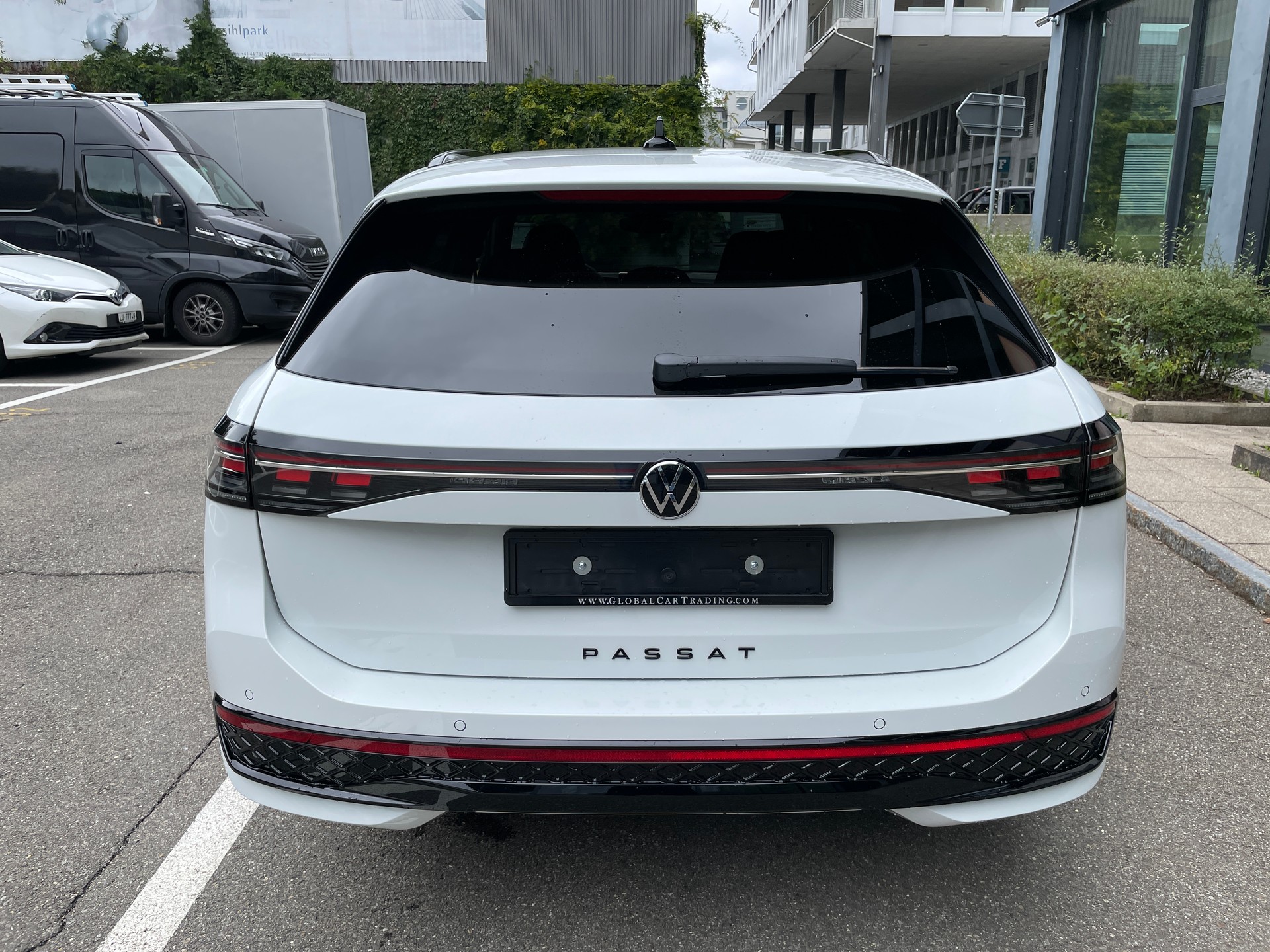 VW Passat Variant 1.5 eTSI evo R-Line DSG-showroom-element-3