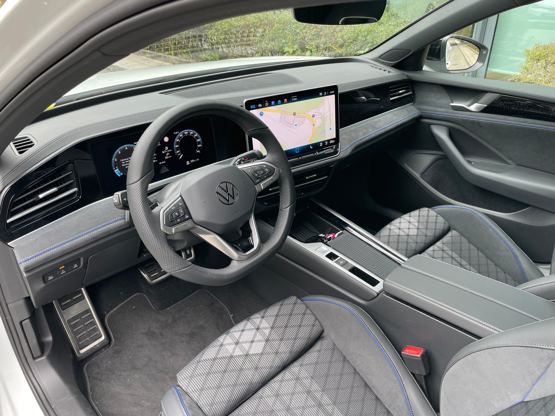 VW Passat Variant 1.5 eTSI evo R-Line DSG-image-8