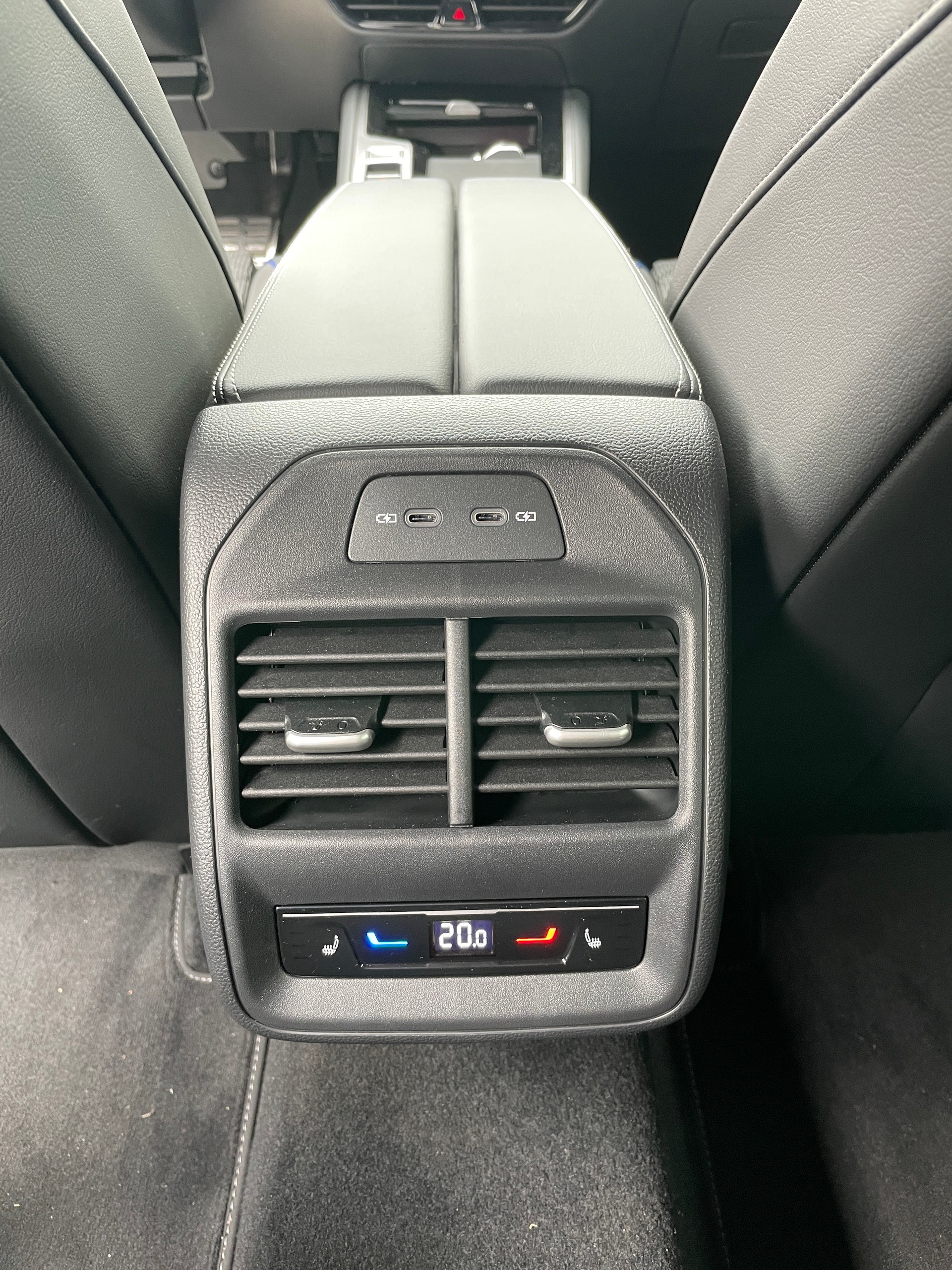 VW Passat Variant 1.5 eTSI evo R-Line DSG-image-14