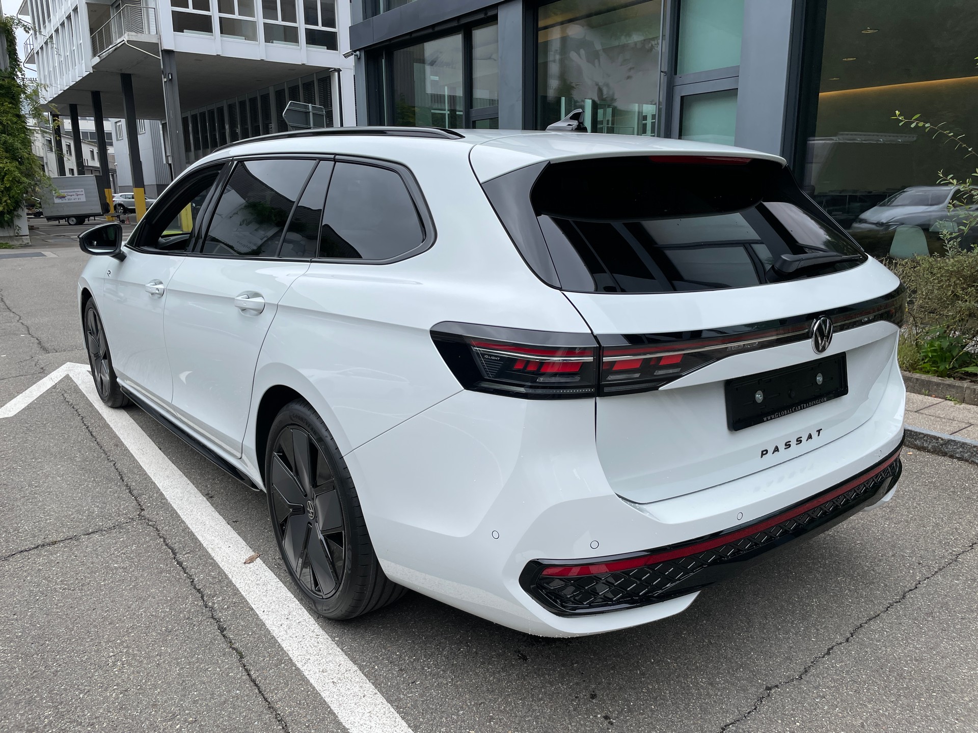 VW Passat Variant 1.5 eTSI evo R-Line DSG-showroom-element-2
