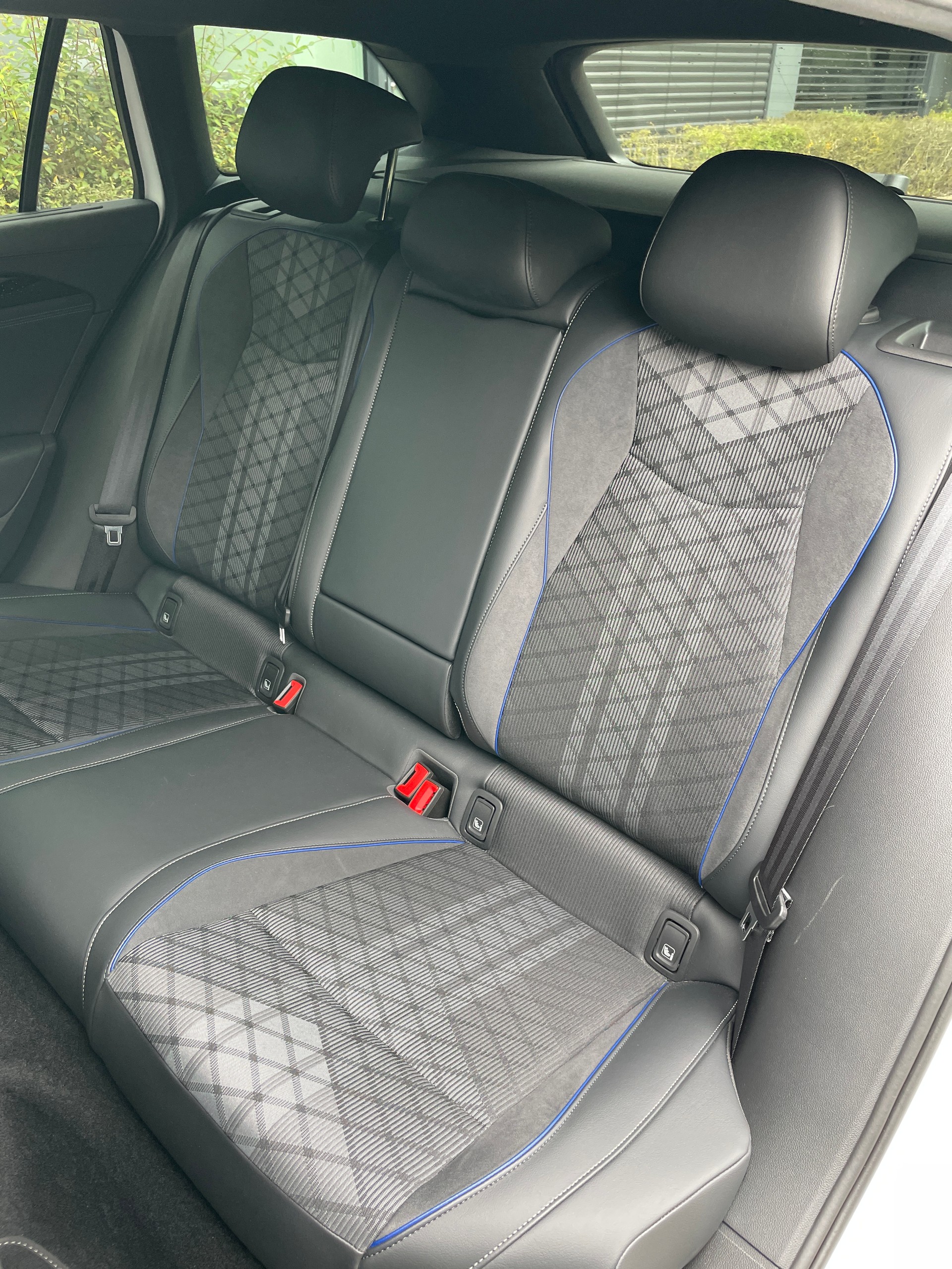 VW Passat Variant 1.5 eTSI evo R-Line DSG-image-12