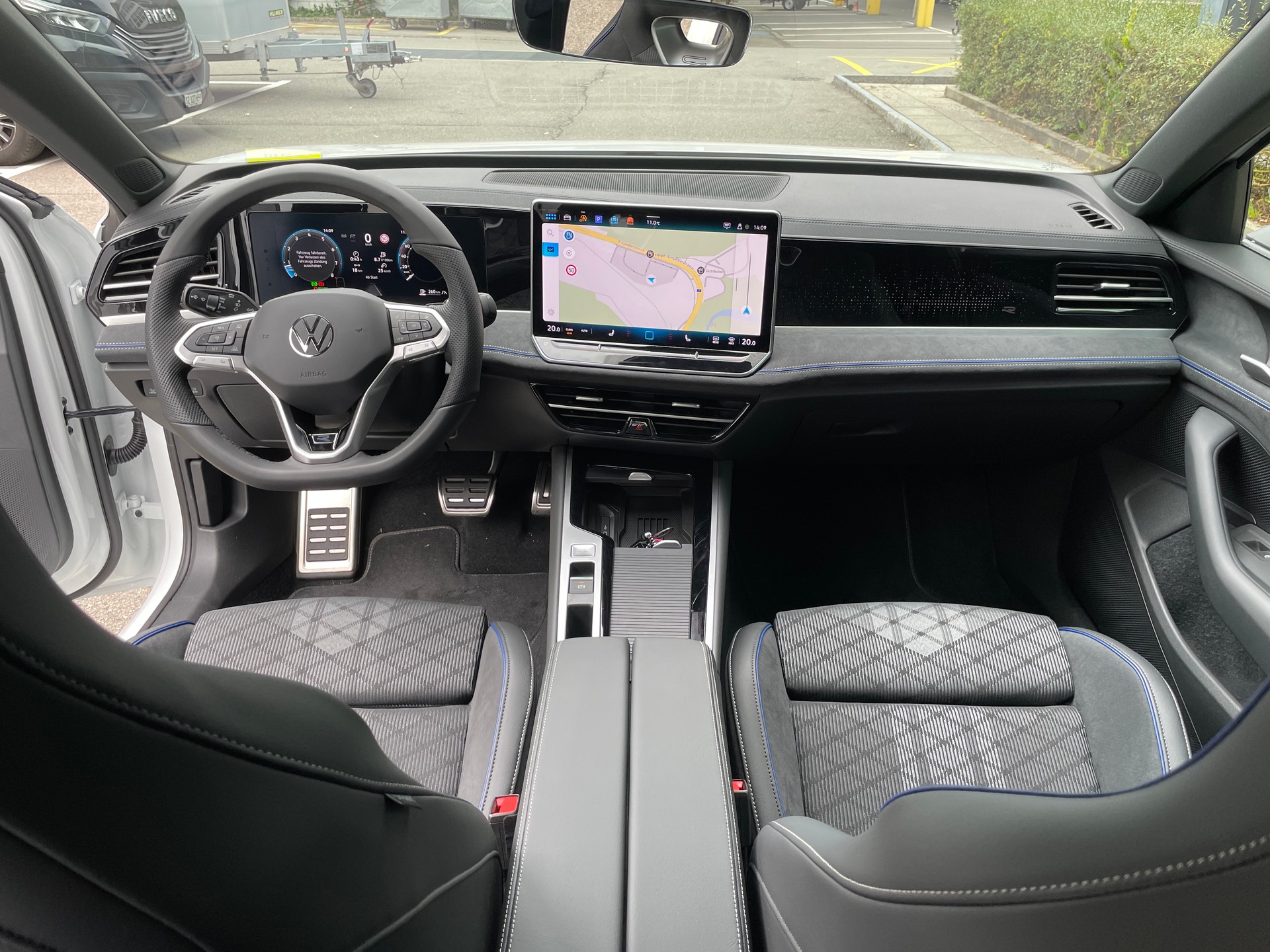 VW Passat Variant 1.5 eTSI evo R-Line DSG-image-16