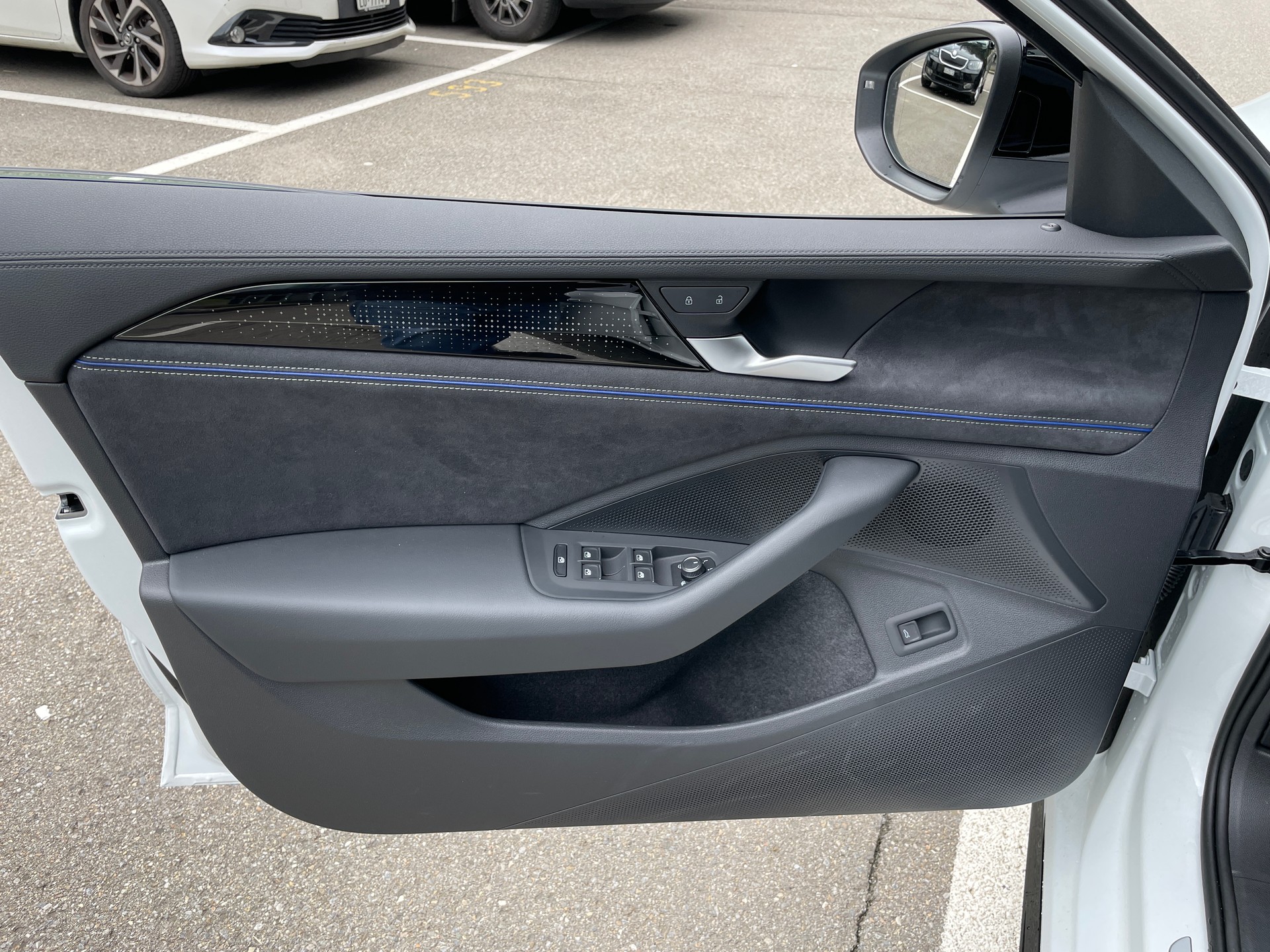 VW Passat Variant 1.5 eTSI evo R-Line DSG-image-9