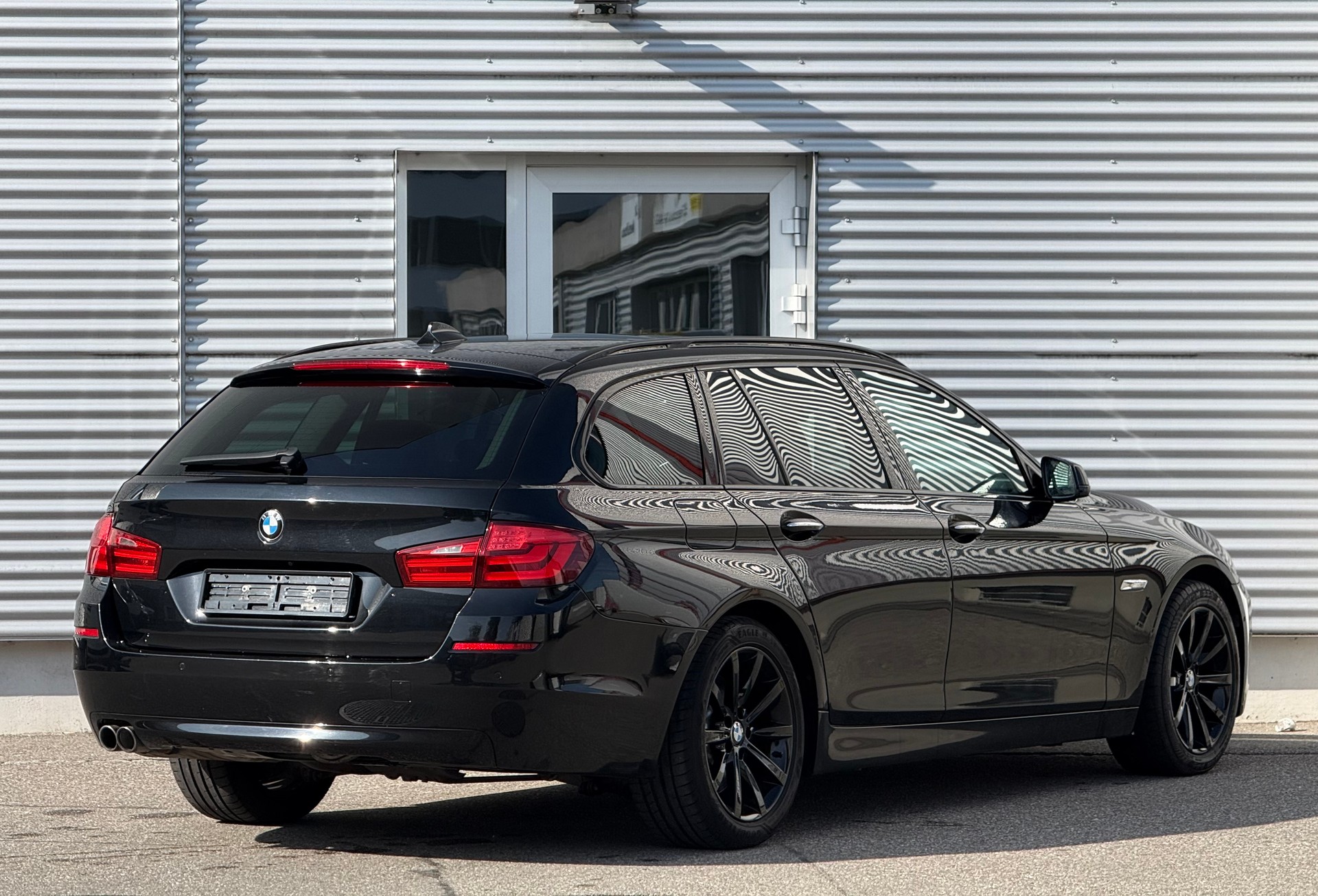 BMW 530d xDrive Touring Steptronic-showroom-element-1