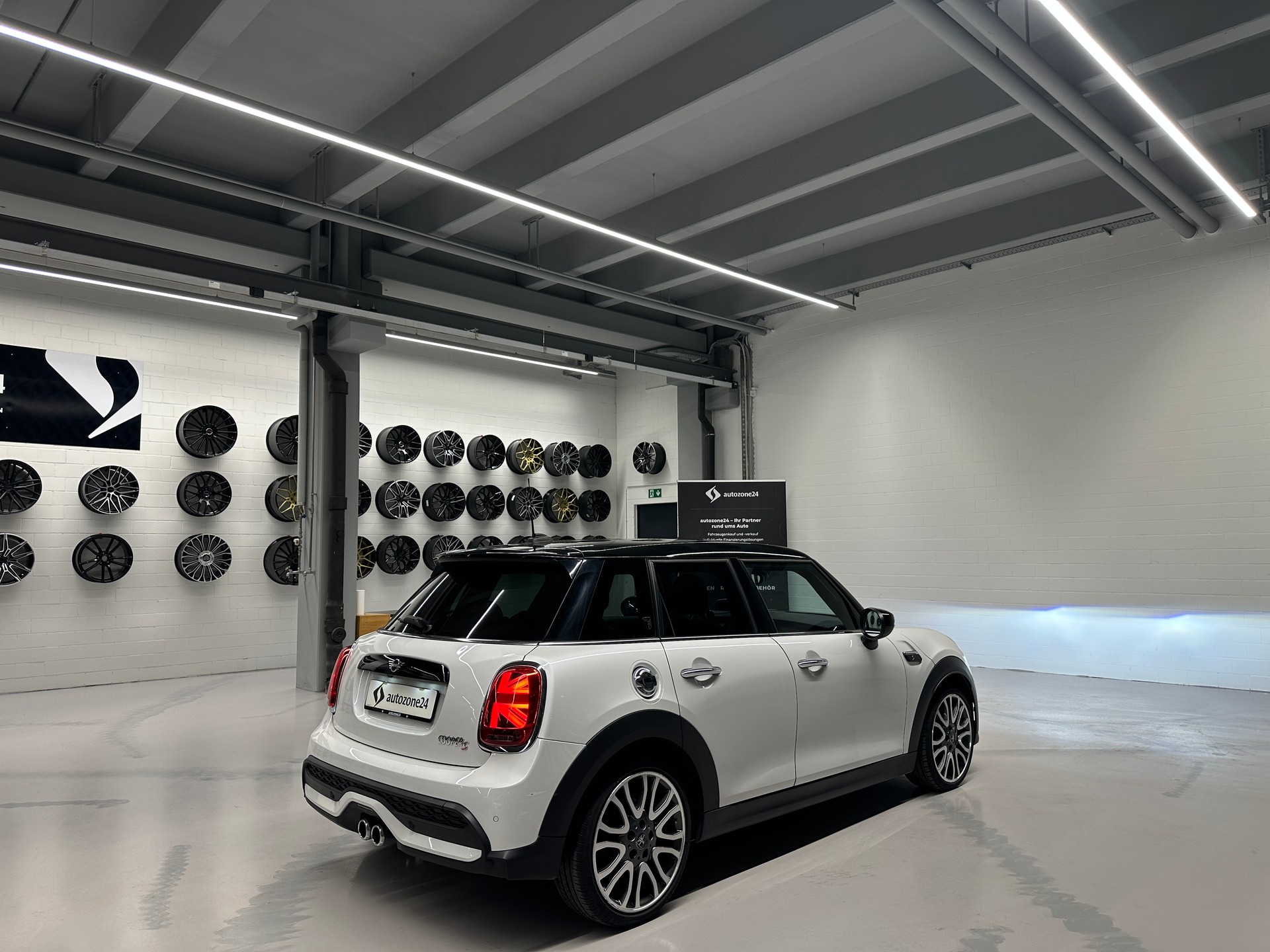 MINI Mini F55 2.0i Cooper S SDKG-showroom-element-3