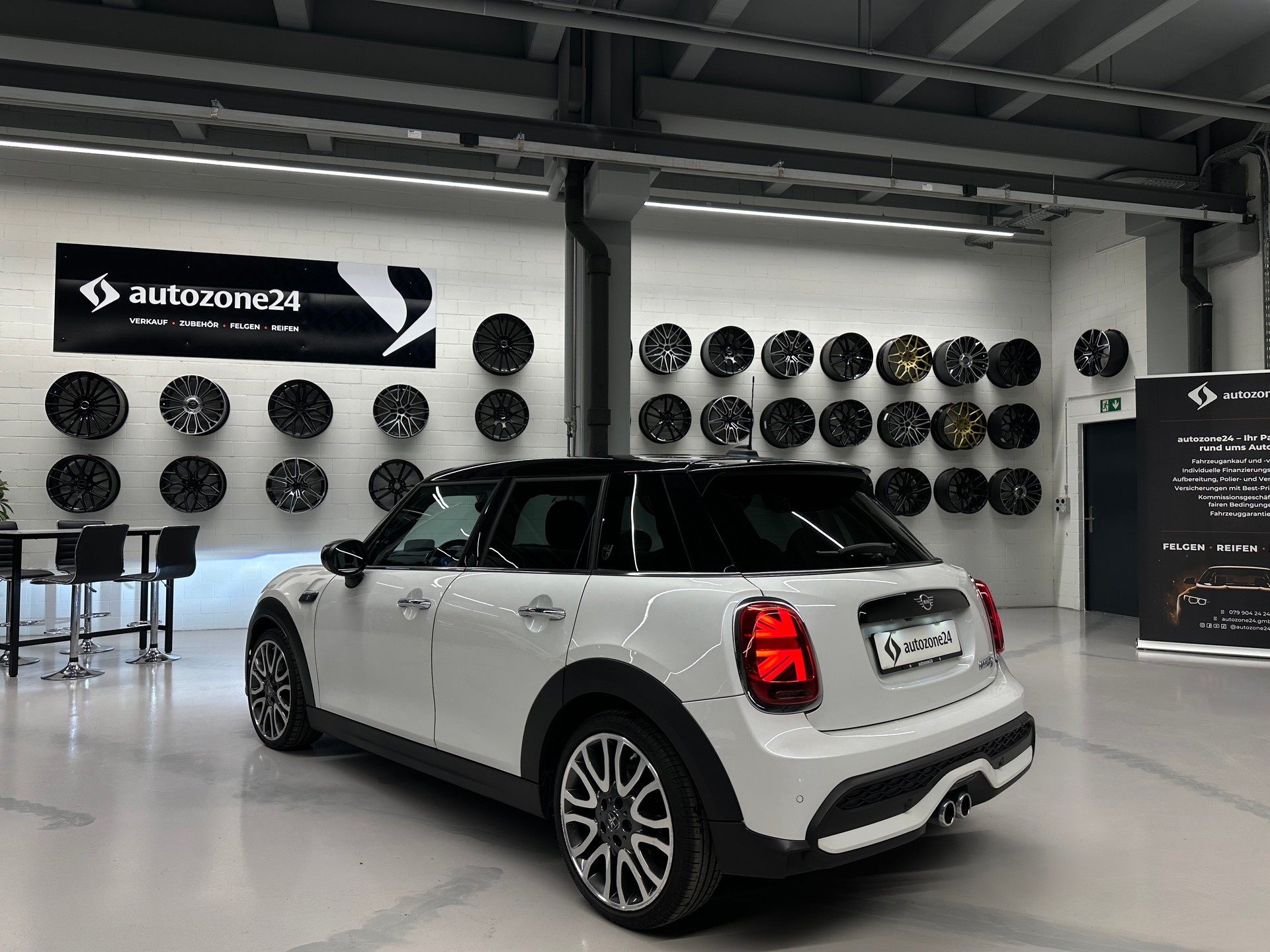 MINI Mini F55 2.0i Cooper S SDKG-showroom-element-1