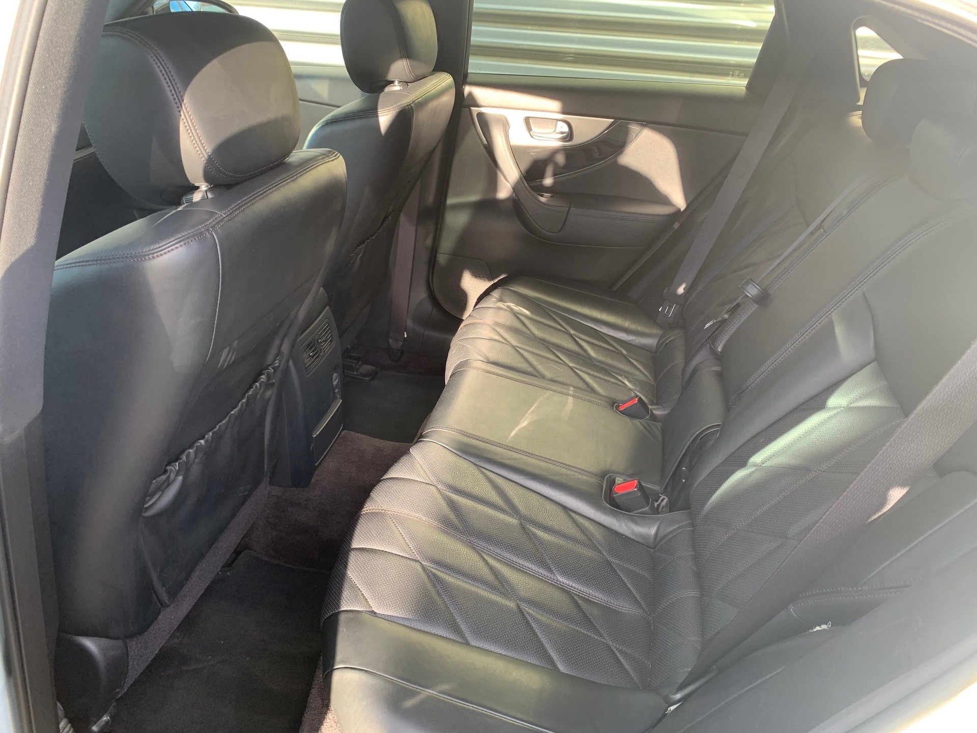 INFINITI QX70 5.0 S Premium AWD Automatic-image-7