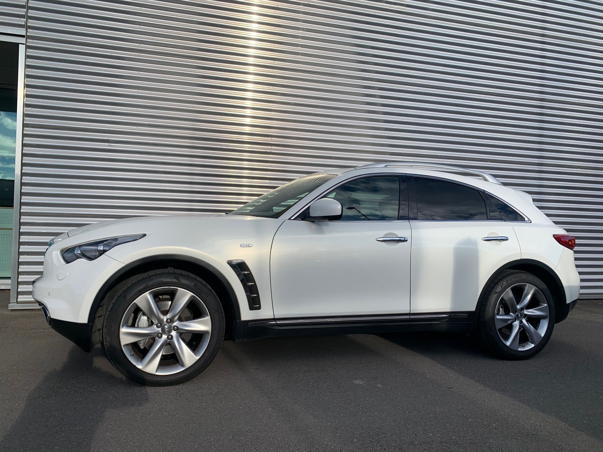 INFINITI QX70 5.0 S Premium AWD Automatic-showroom-element-1