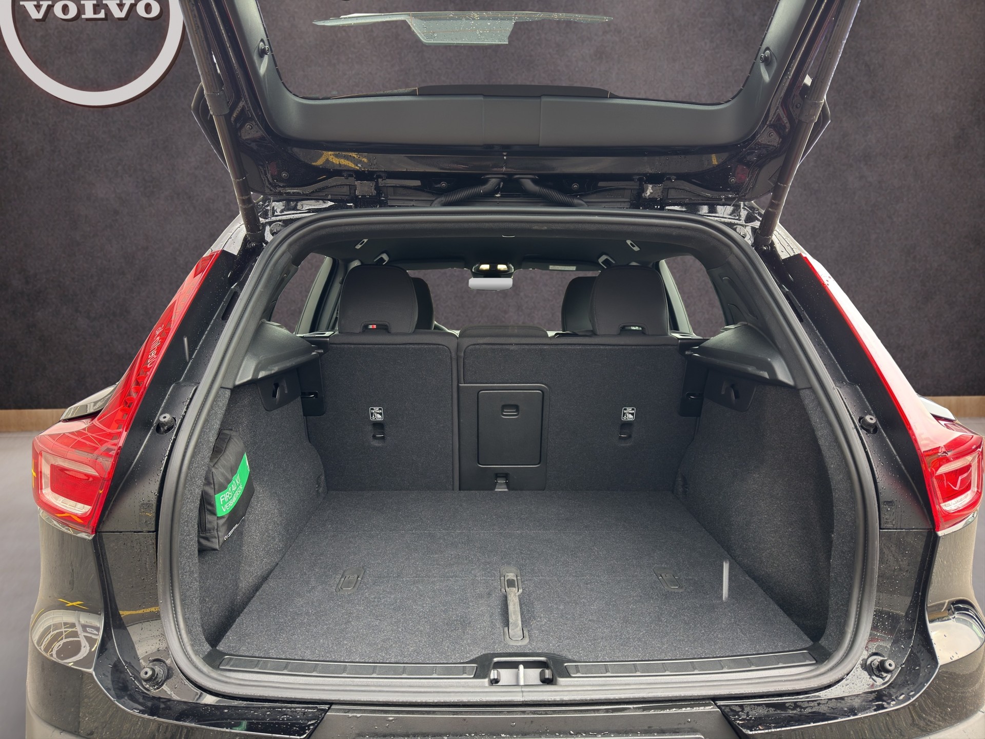 VOLVO EX40 Twin Plus AWD-image-12