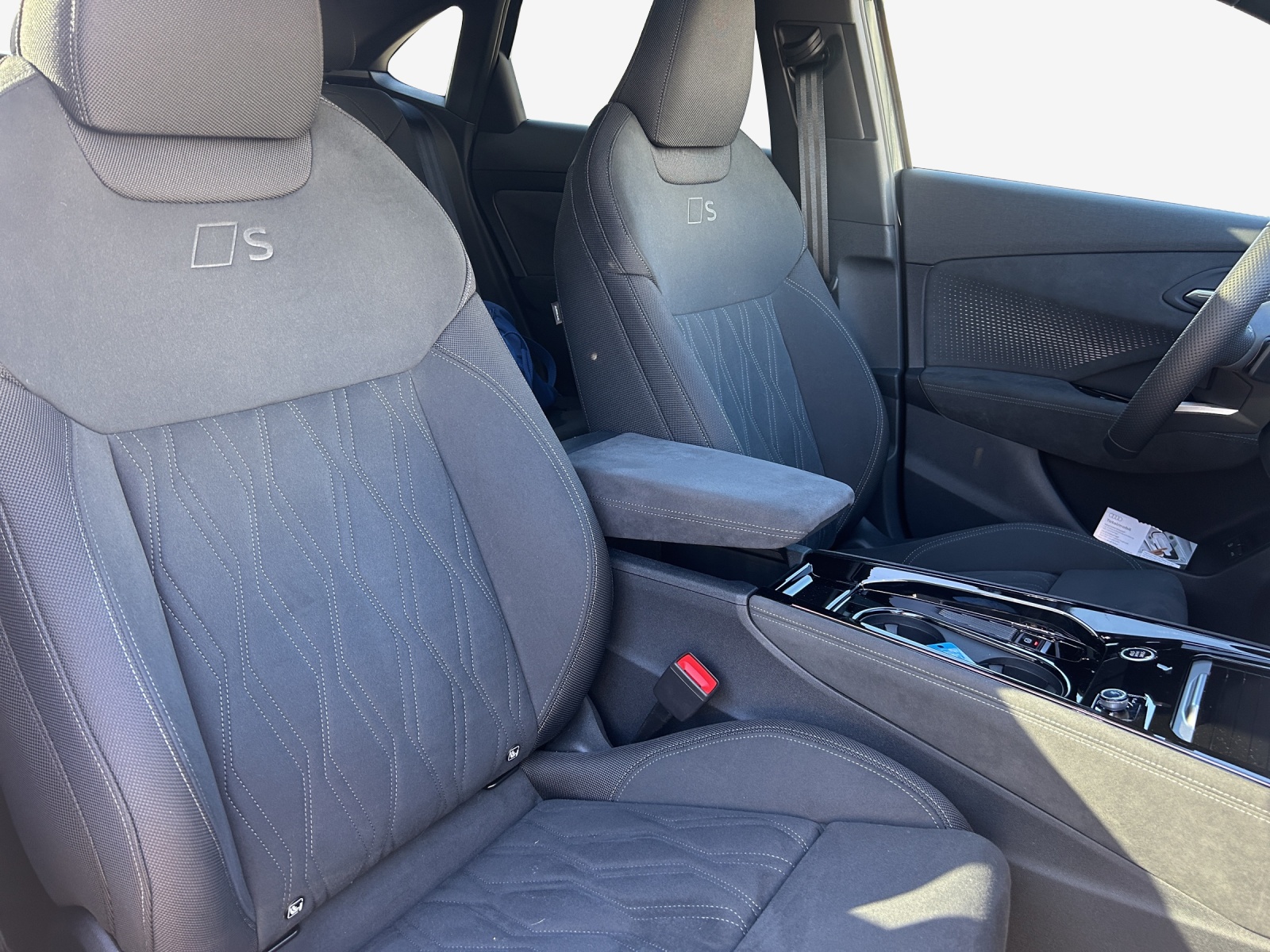 AUDI Q3 Sportback e-hybrid 200 kW S tronig-image-14