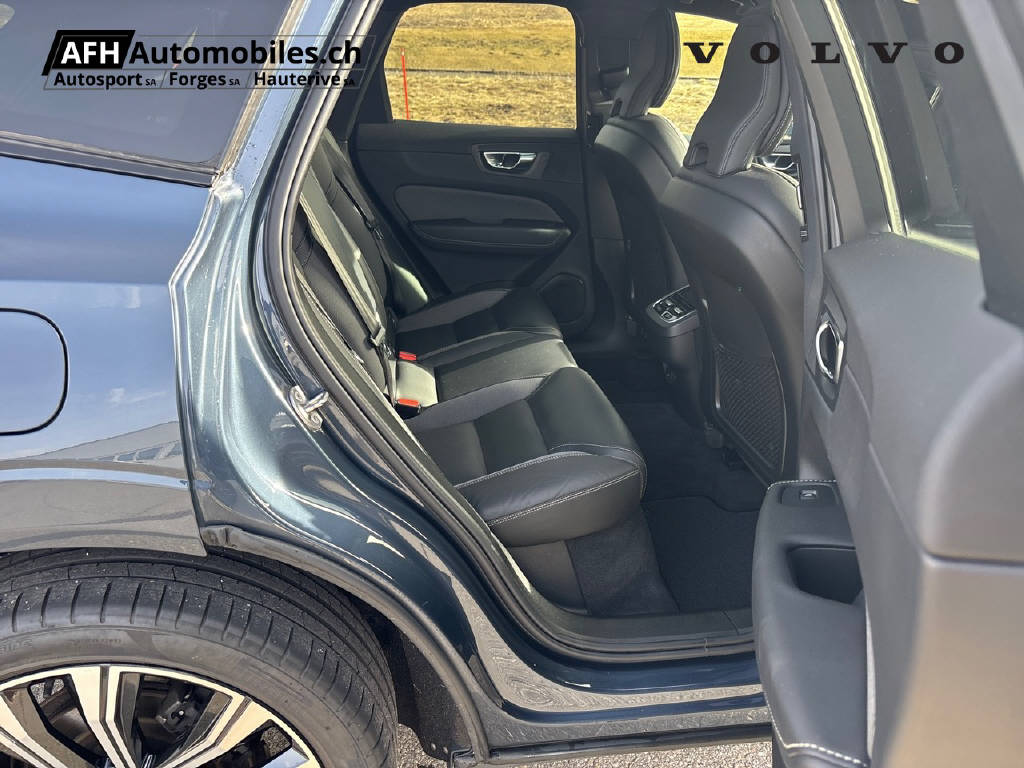 VOLVO XC60 2.0 B5 MH R-Design AWD-image-15