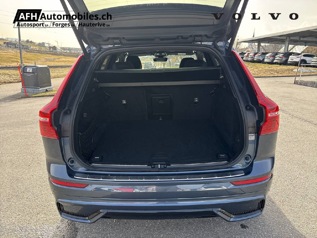 VOLVO XC60 2.0 B5 MH R-Design AWD-image-8