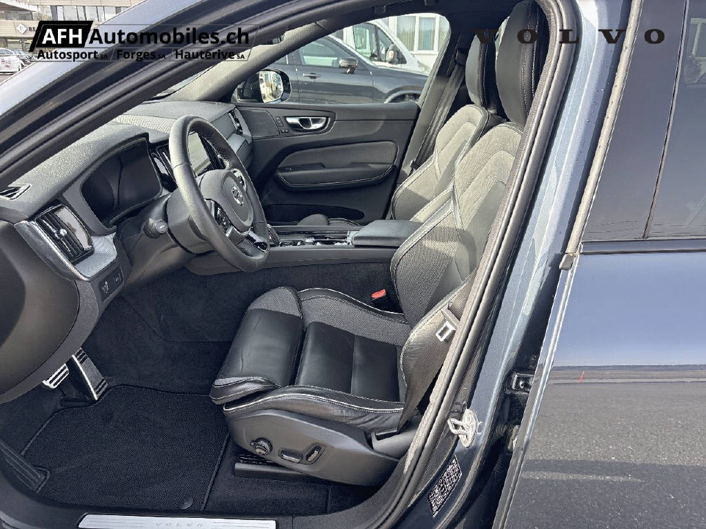 VOLVO XC60 2.0 B5 MH R-Design AWD-image-13