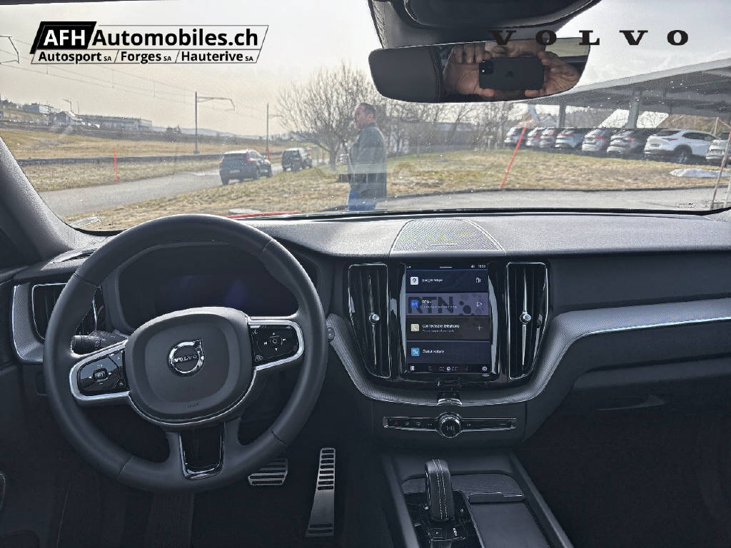 VOLVO XC60 2.0 B5 MH R-Design AWD-image-17
