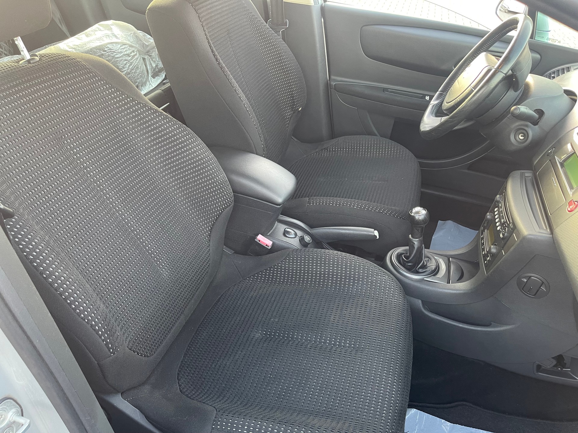 CITROEN C4 Berline 1.6i 16V VTR (Pack)-image-6