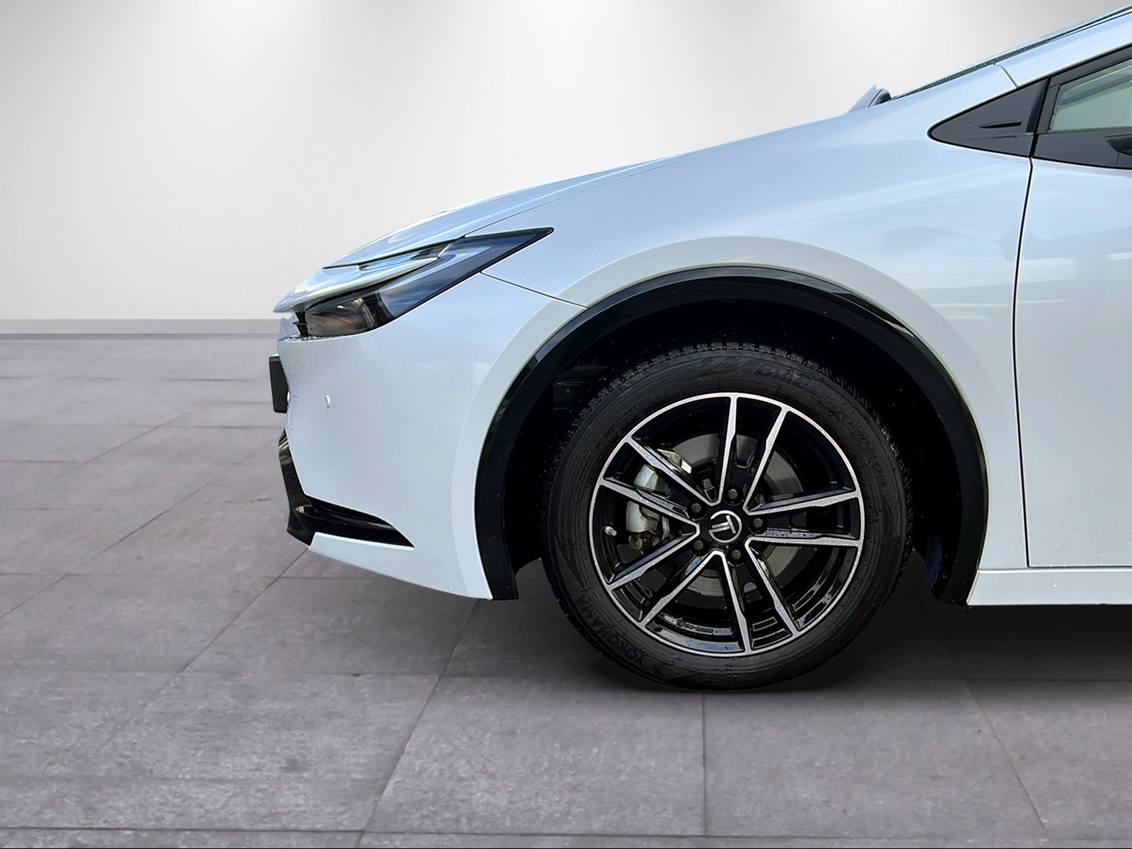 TOYOTA Prius 2.0 Plug-In-Hybrid Style-showroom-element-2