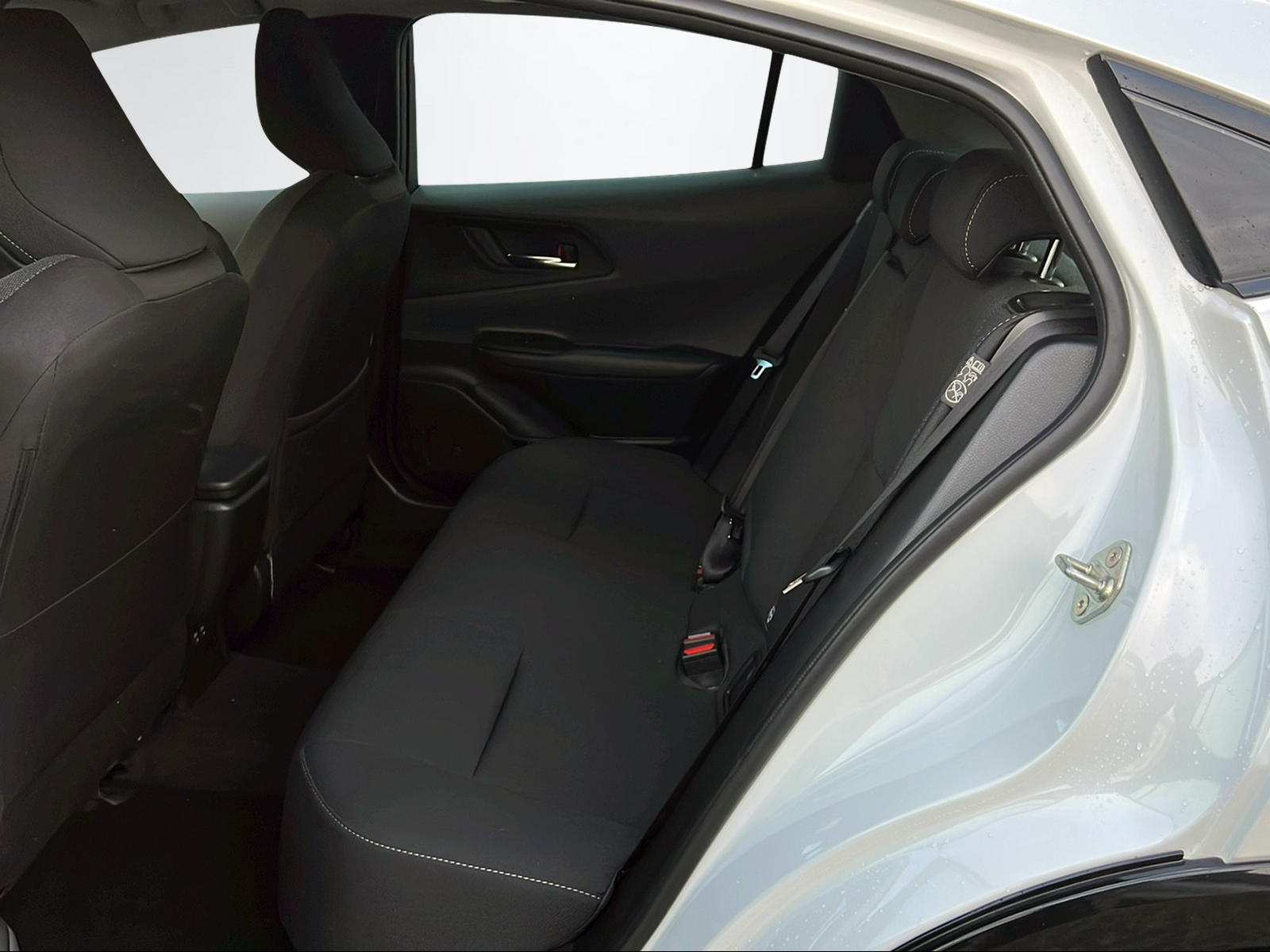 TOYOTA Prius 2.0 Plug-In-Hybrid Style-image-10