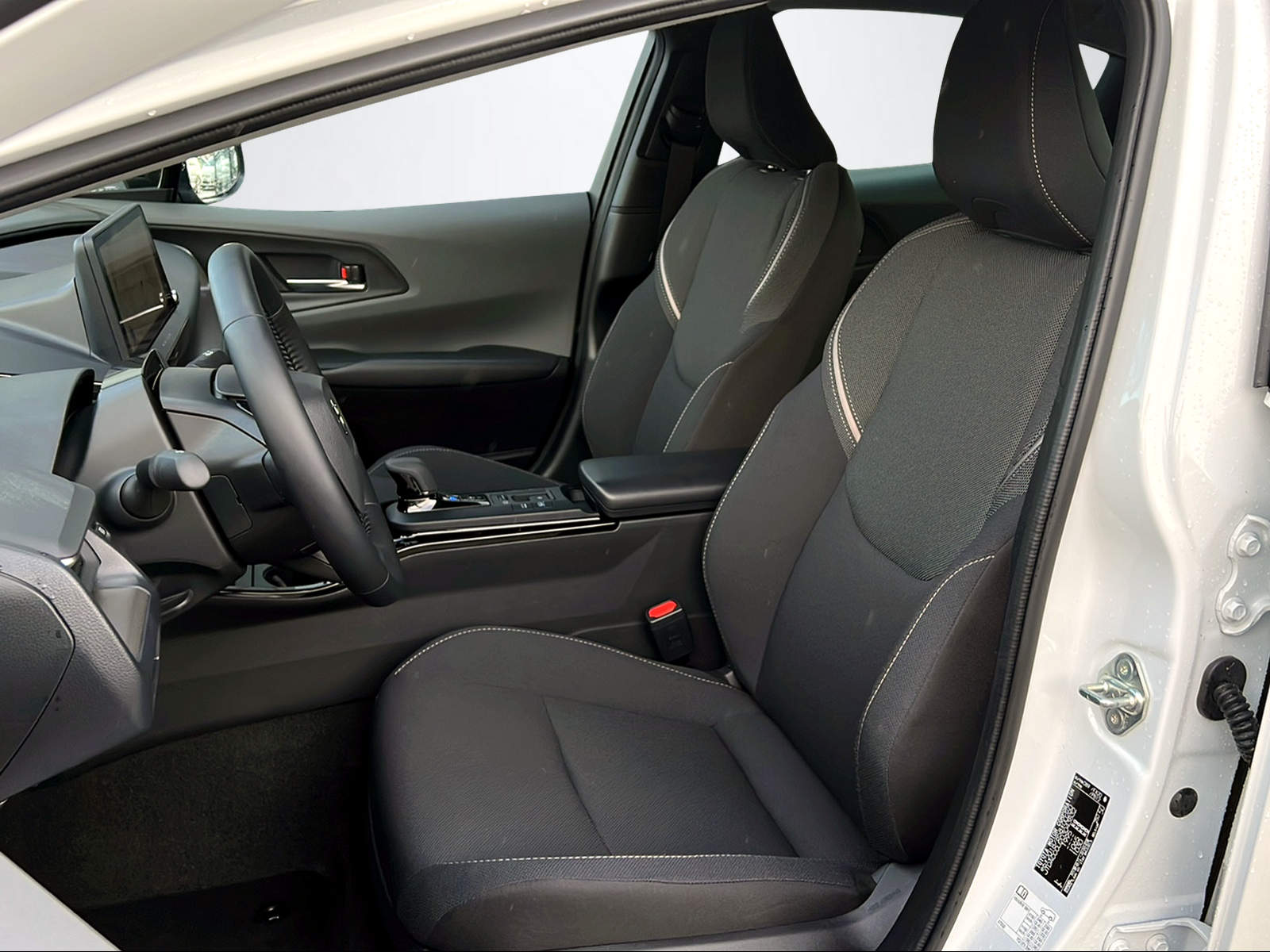 TOYOTA Prius 2.0 Plug-In-Hybrid Style-image-14