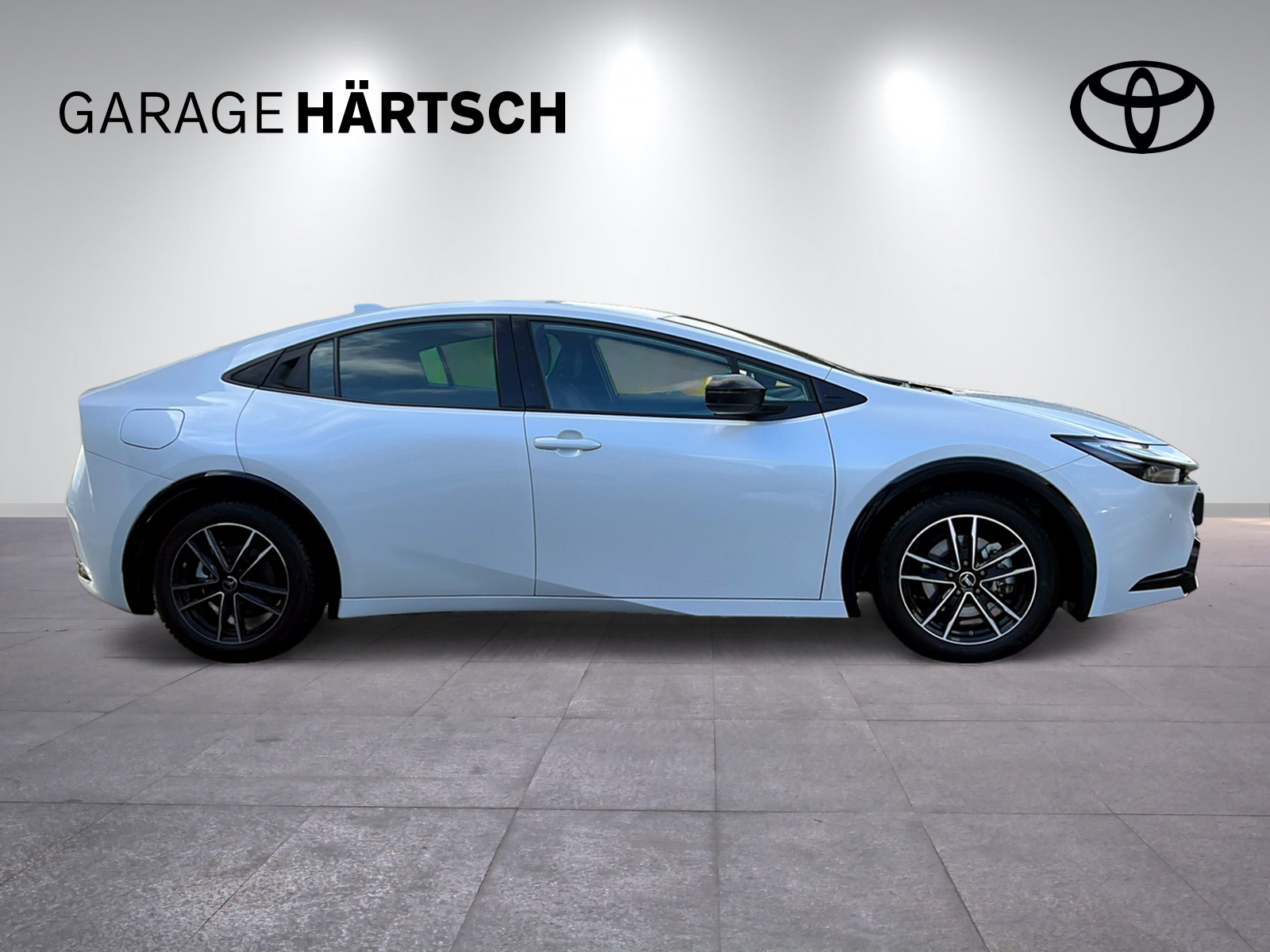 TOYOTA Prius 2.0 Plug-In-Hybrid Style-image-7