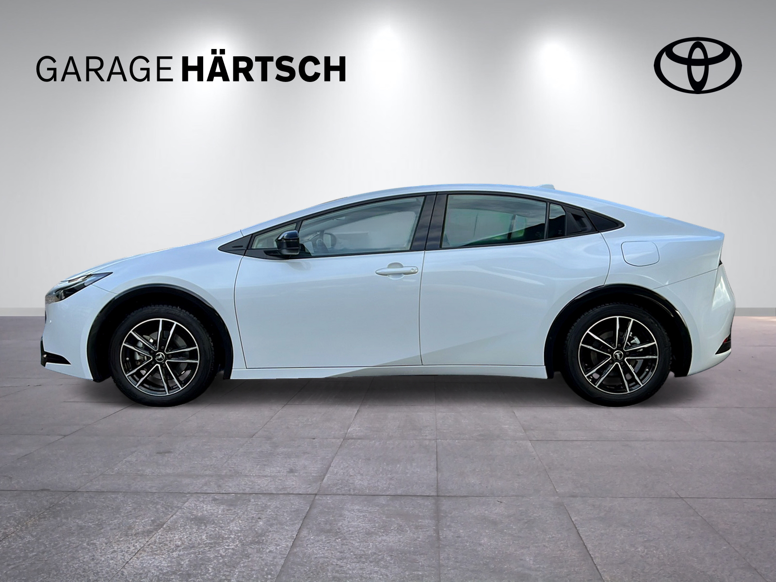 TOYOTA Prius 2.0 Plug-In-Hybrid Style-showroom-element-1