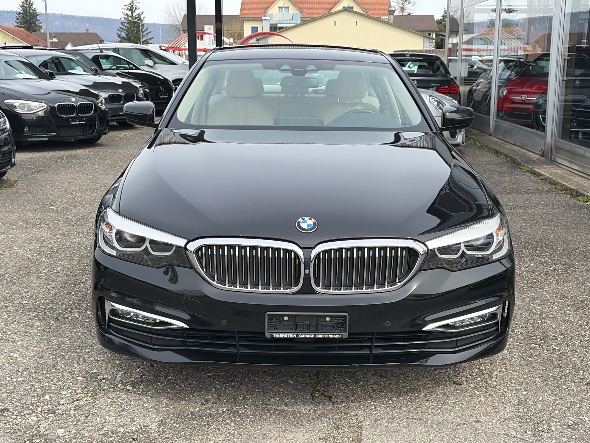 BMW 520d xDrive Luxury Line Steptronic-showroom-element-1