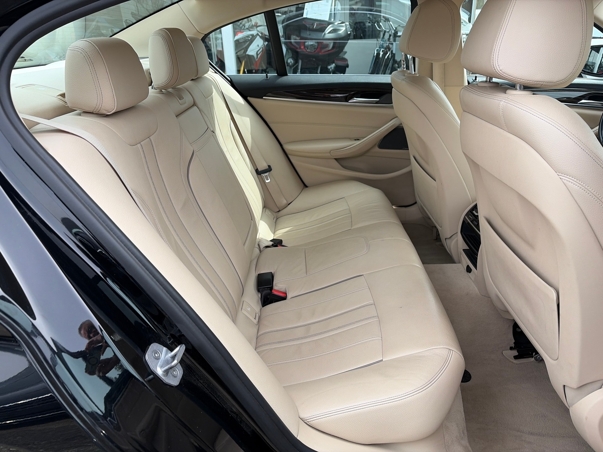 BMW 520d xDrive Luxury Line Steptronic-image-12