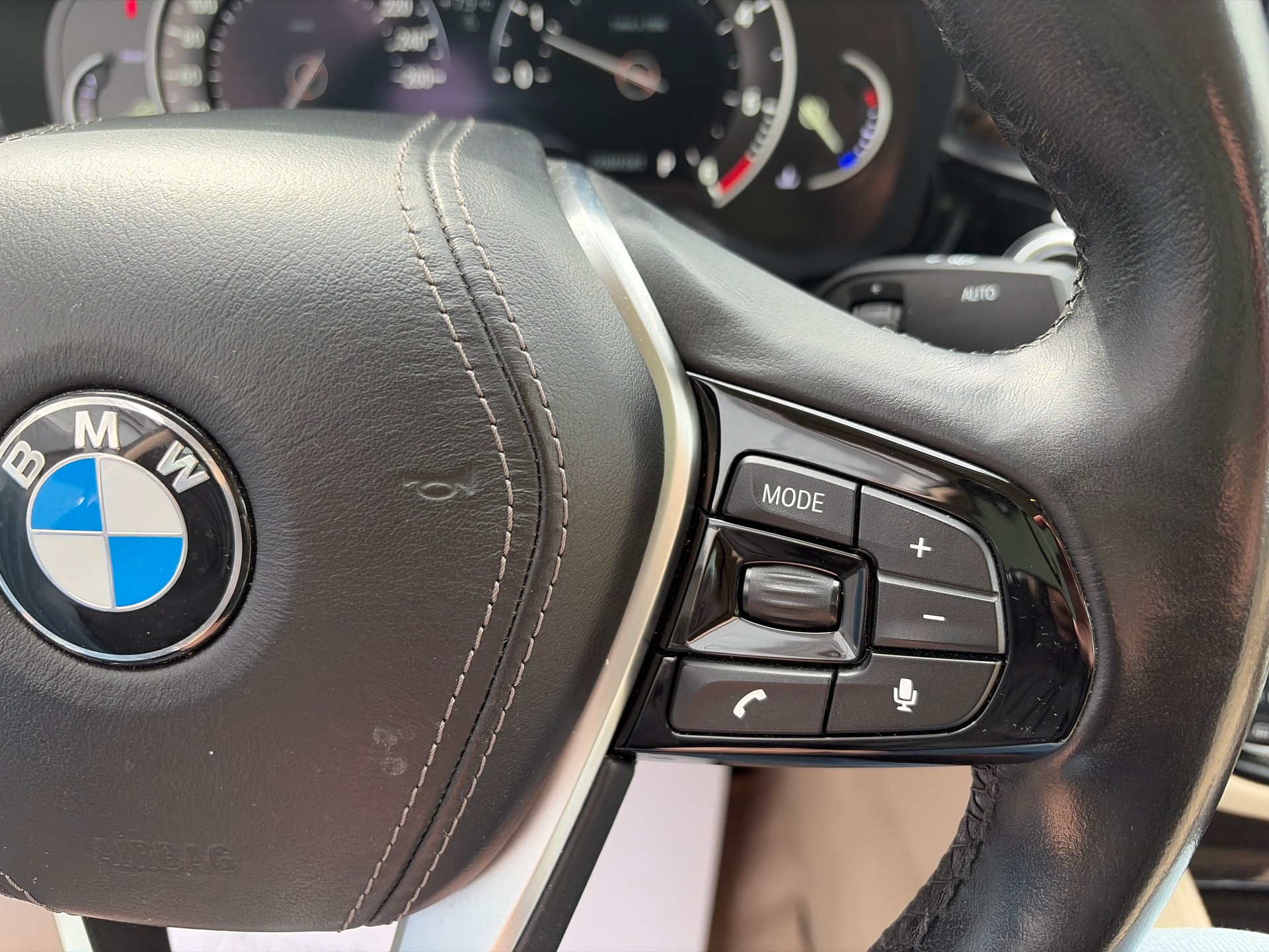 BMW 520d xDrive Luxury Line Steptronic-image-24