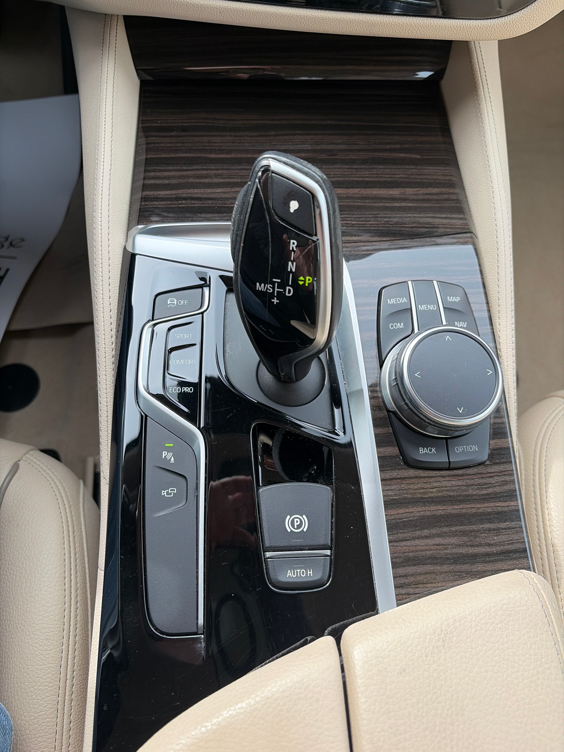 BMW 520d xDrive Luxury Line Steptronic-image-22