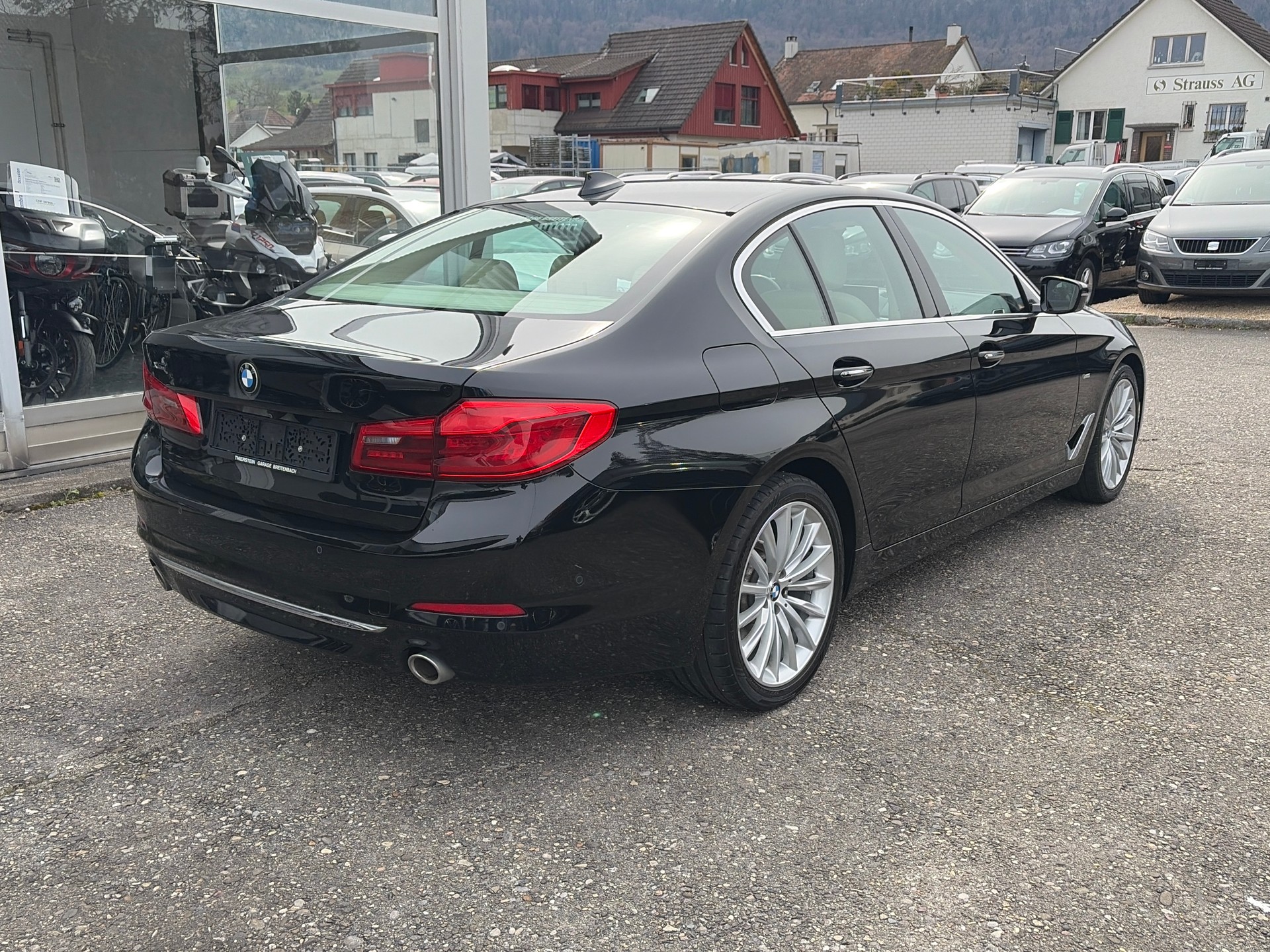 BMW 520d xDrive Luxury Line Steptronic-image-5