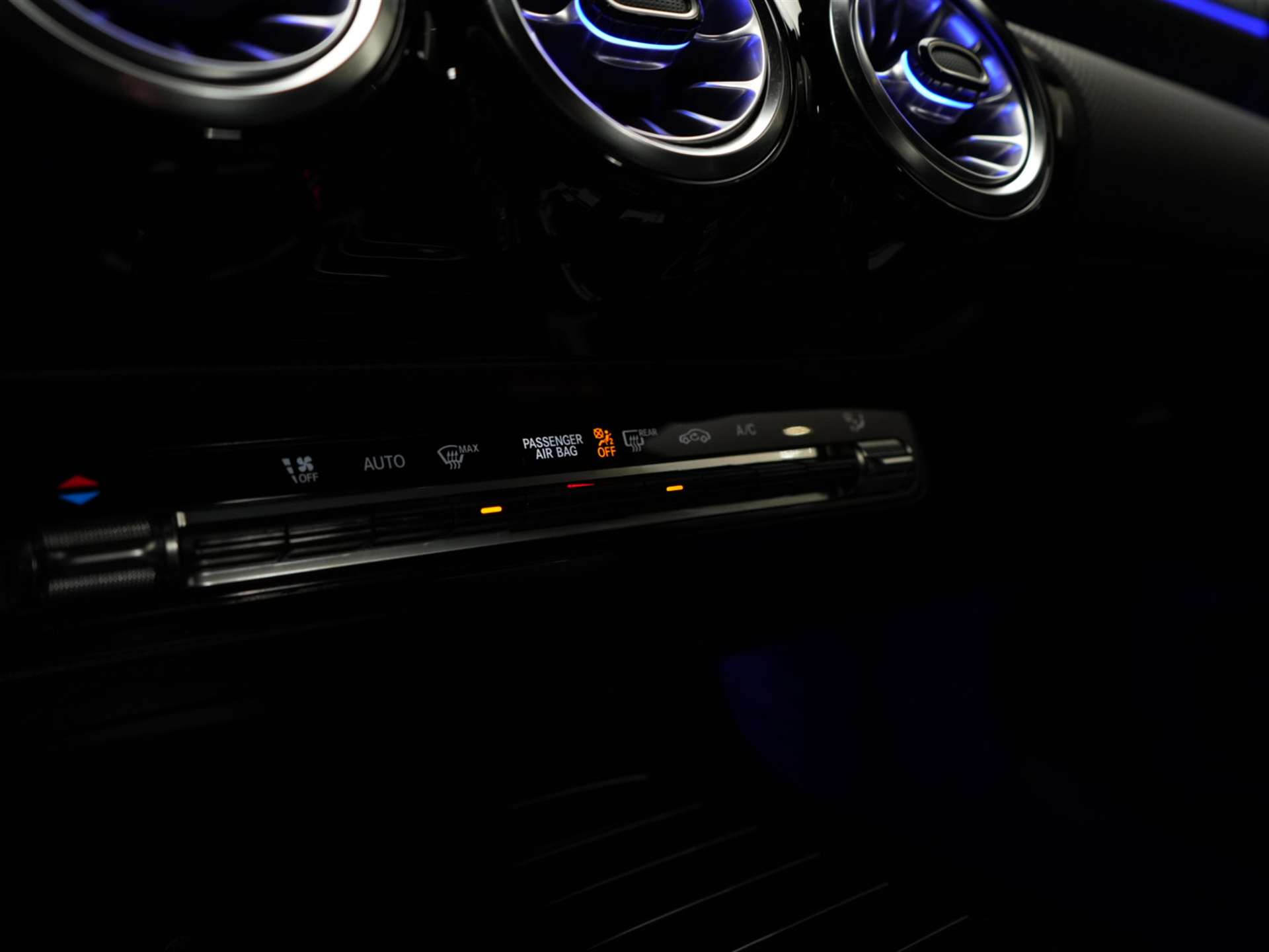MERCEDES-BENZ A 35 AMG 4Matic+ 8G-DCT *Limousine*Facelift*Aeropaket*-image-31