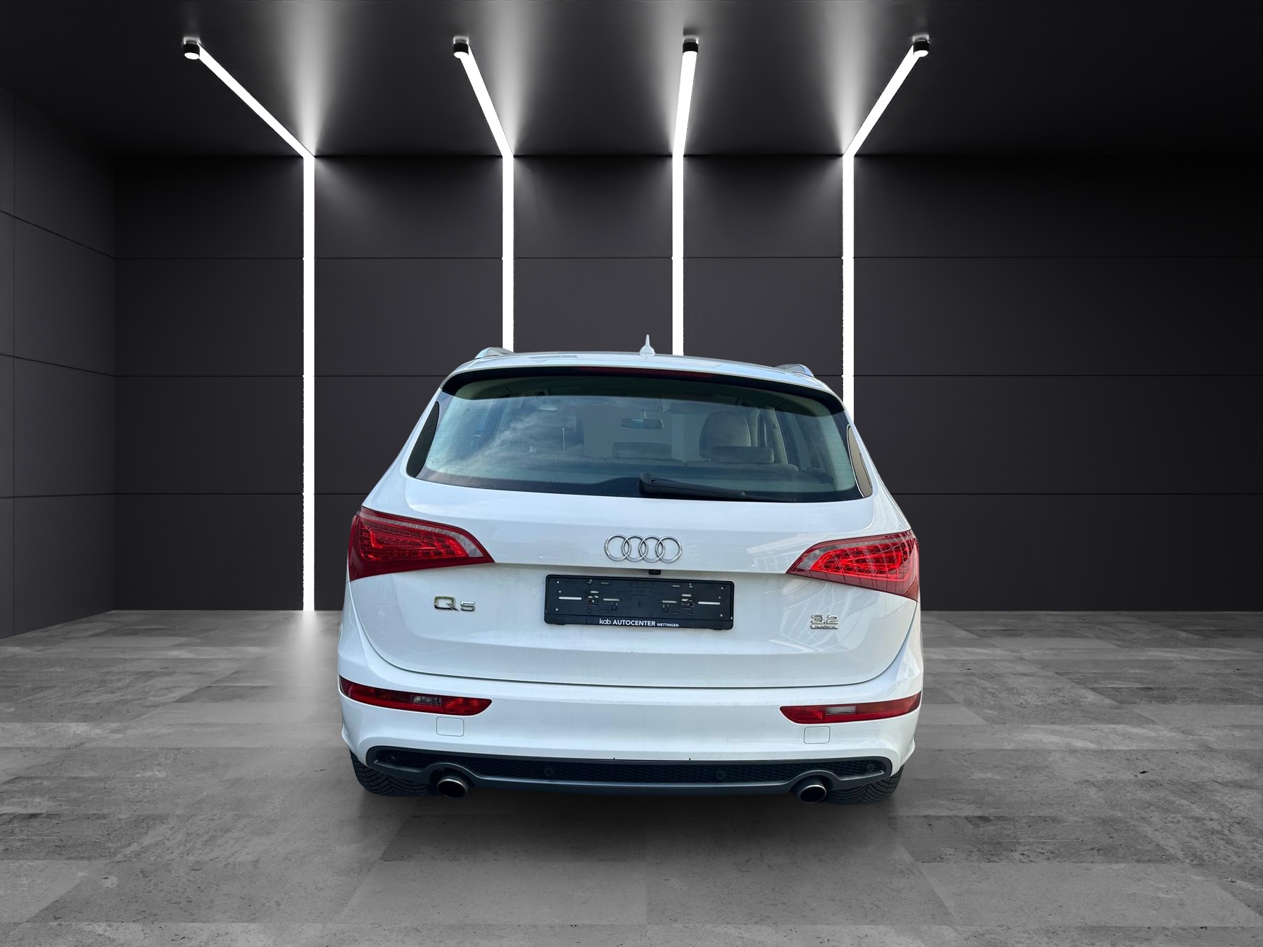 AUDI Q5 3.2 FSI quattro S-tronic-image-4