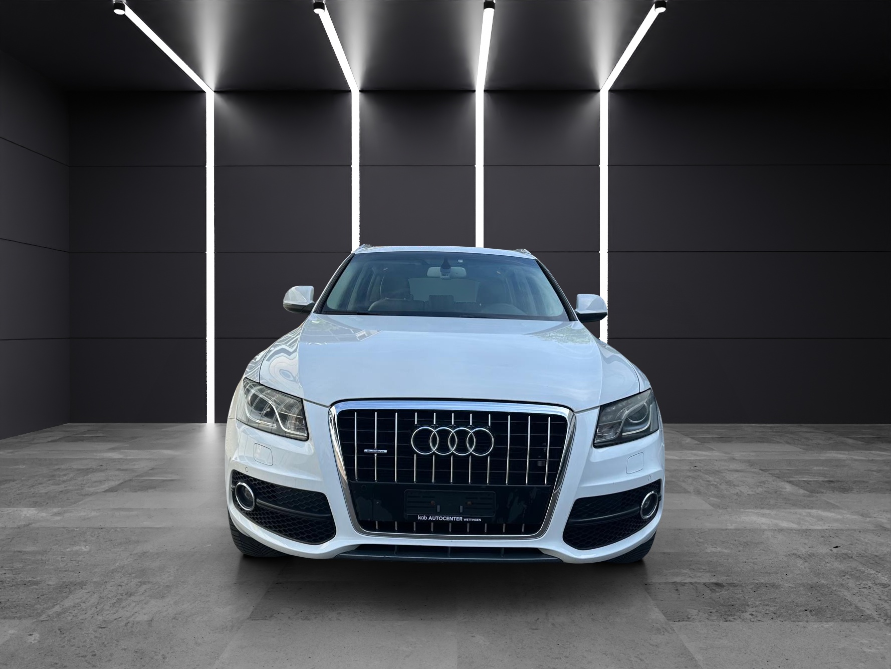 AUDI Q5 3.2 FSI quattro S-tronic-image-1
