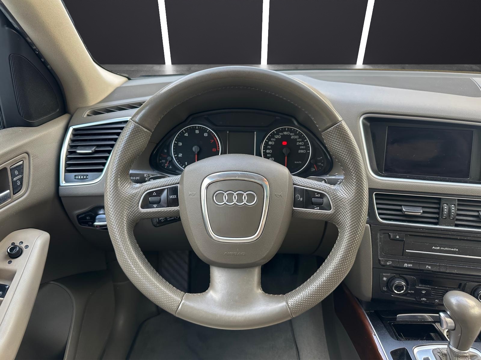 AUDI Q5 3.2 FSI quattro S-tronic-image-6