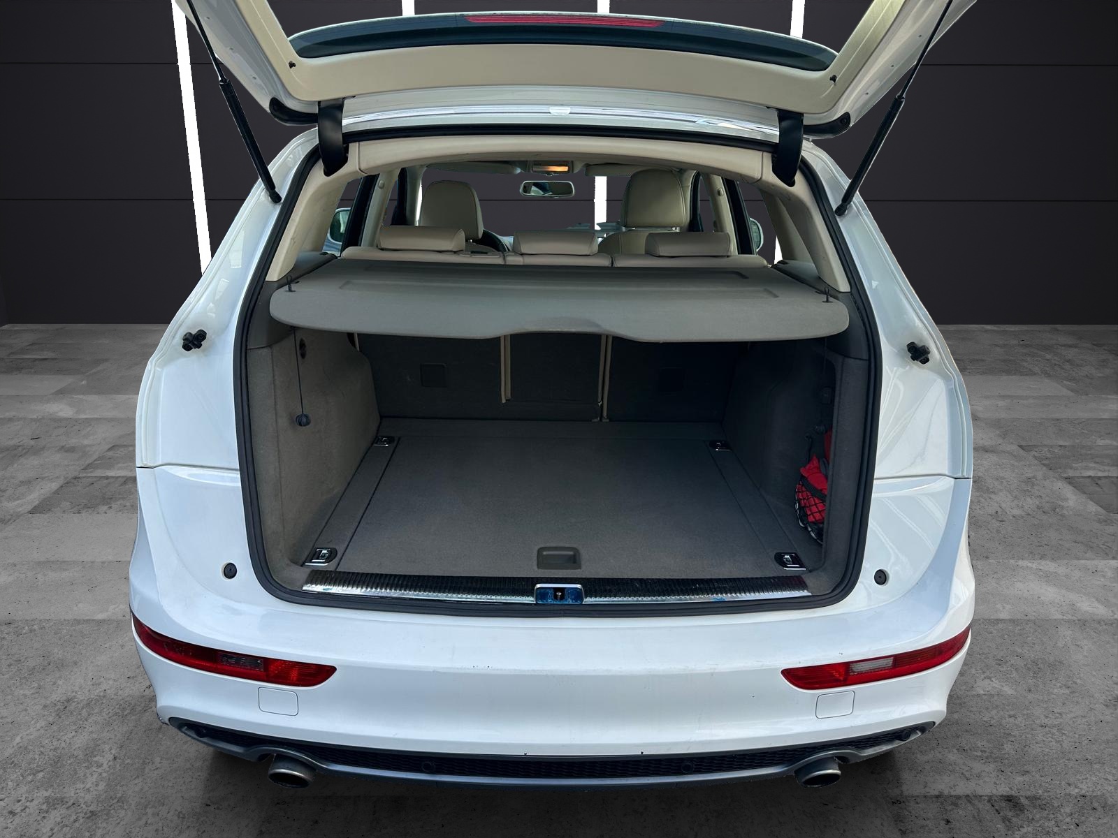 AUDI Q5 3.2 FSI quattro S-tronic-image-11