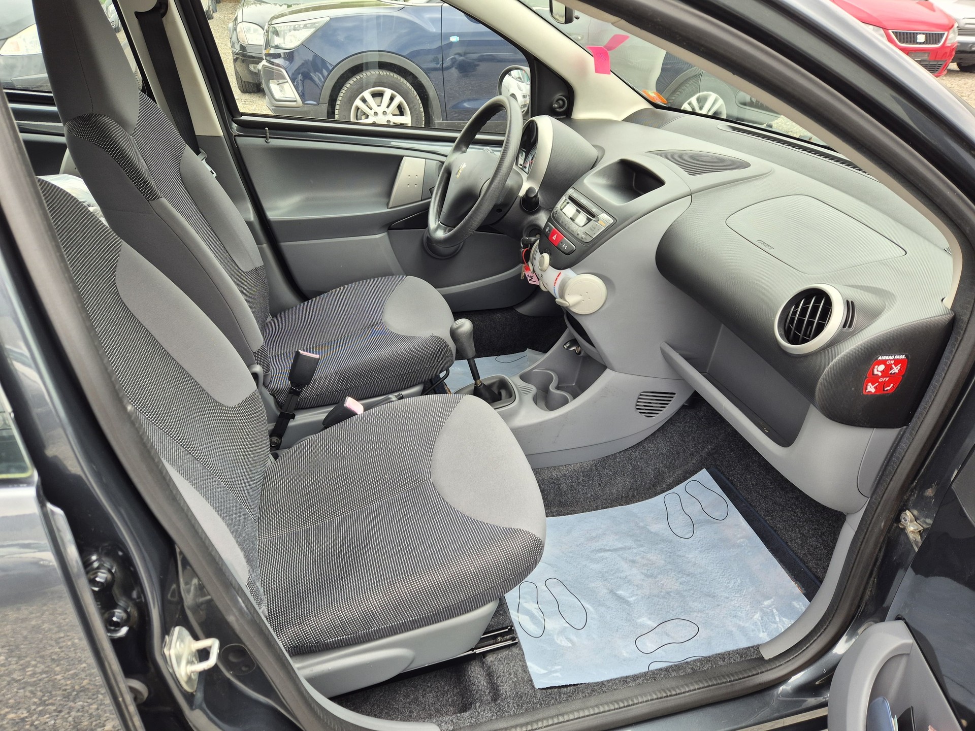 PEUGEOT 107 1.0 Trendy-image-8