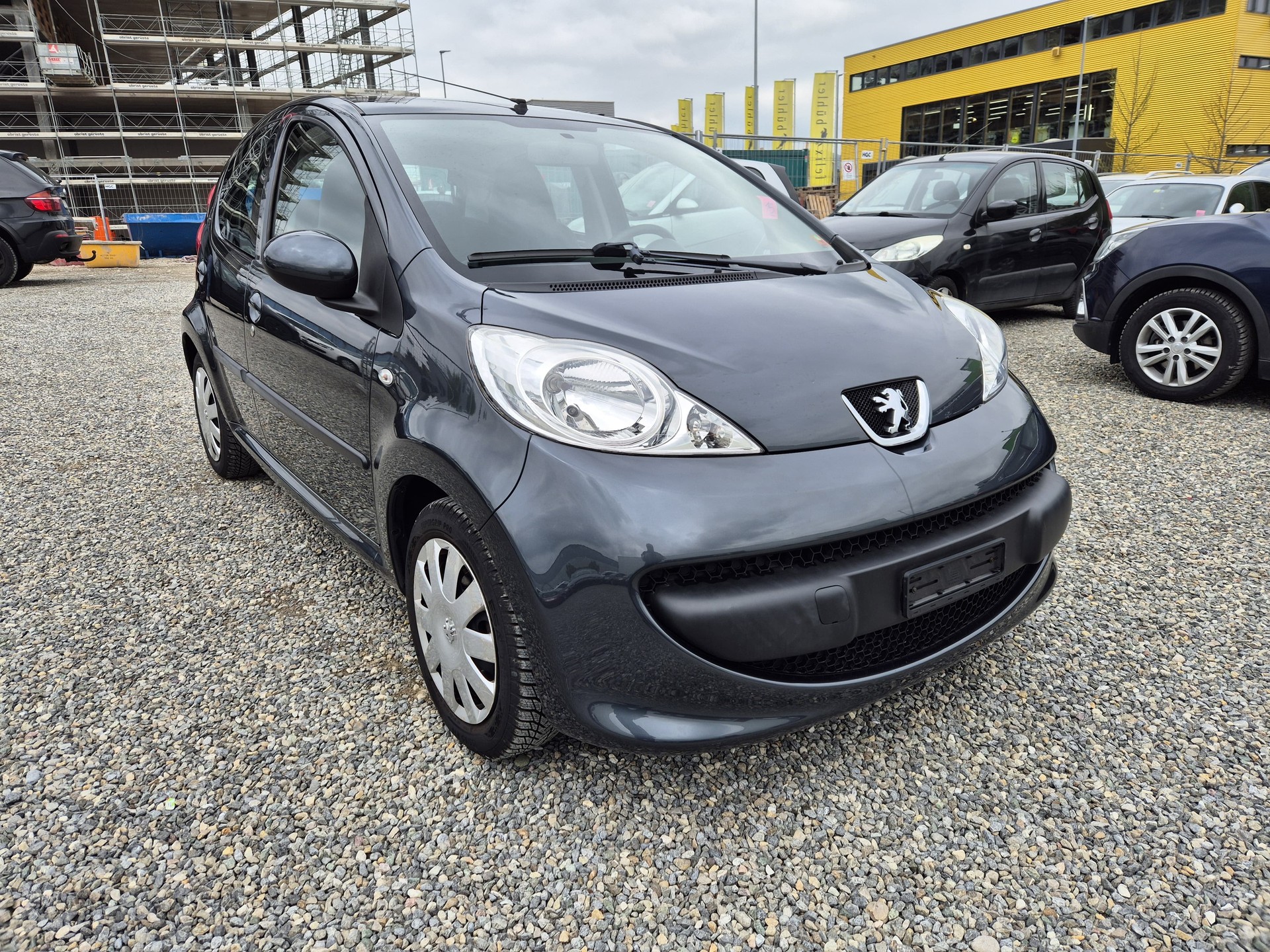 PEUGEOT 107 1.0 Trendy-image-1