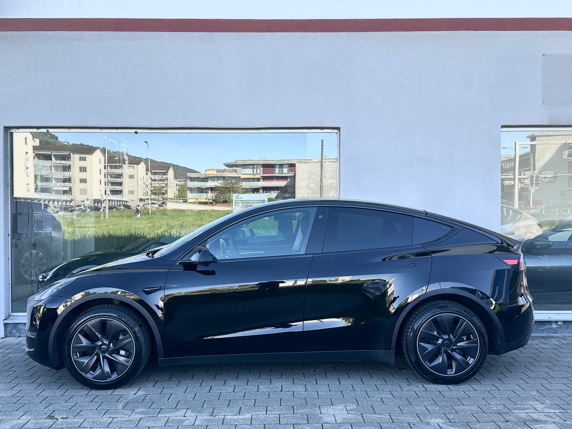 TESLA Model Y Long Range-image-2