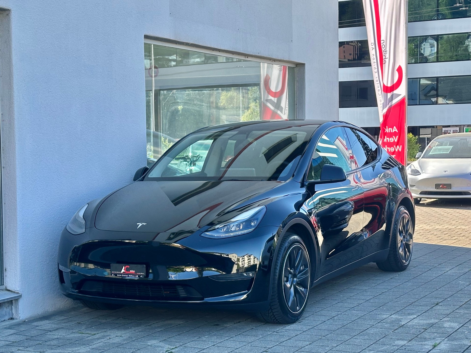TESLA Model Y Long Range-image-0
