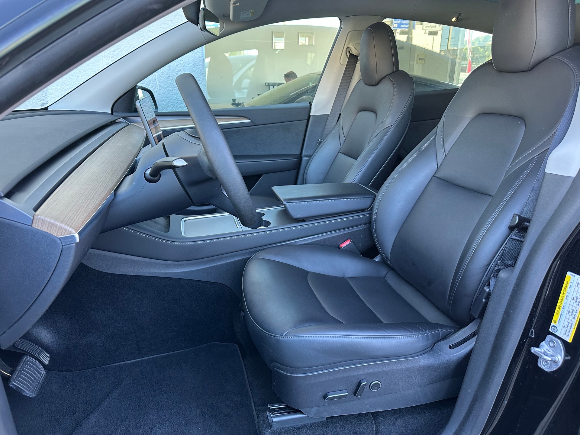 TESLA Model Y Long Range-image-7
