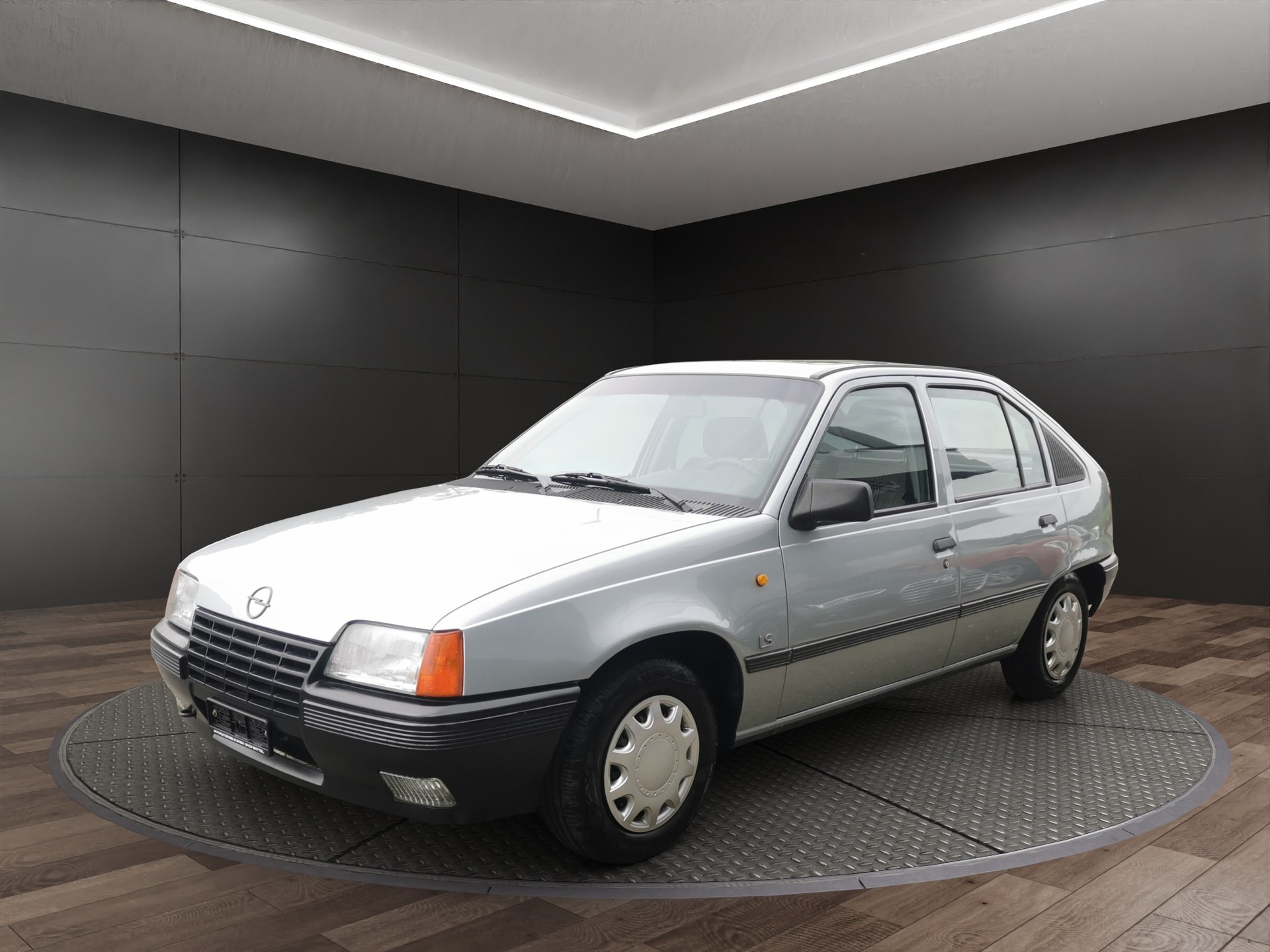 OPEL E16 Diesel-showroom-element-1