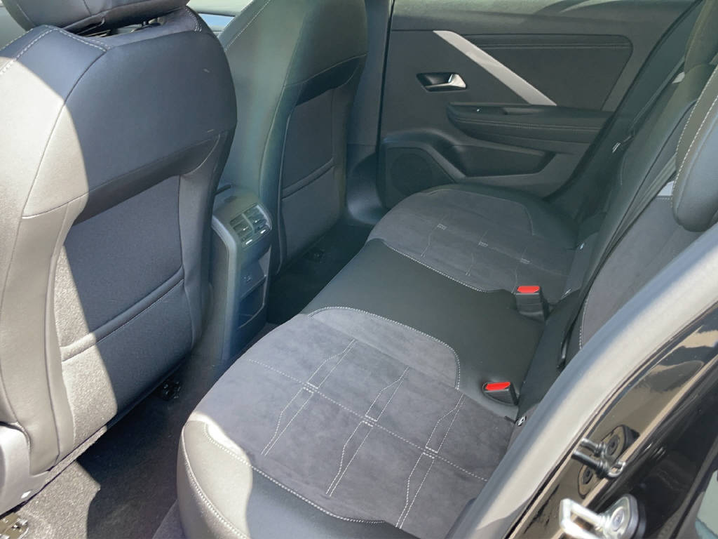 OPEL Astra-e GS-image-7