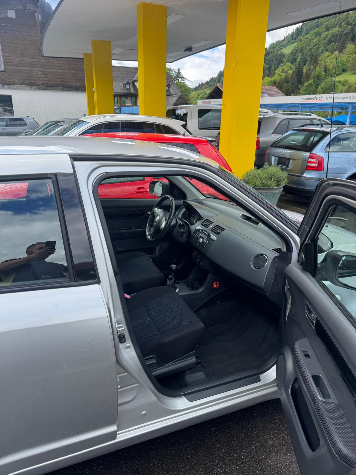 SUZUKI Swift 1.3i 16V GL Top 4x4-image-6